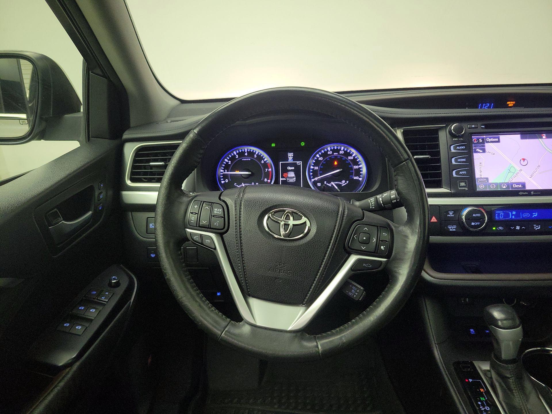 Thumbnail: 2015 Toyota Highlander - 10