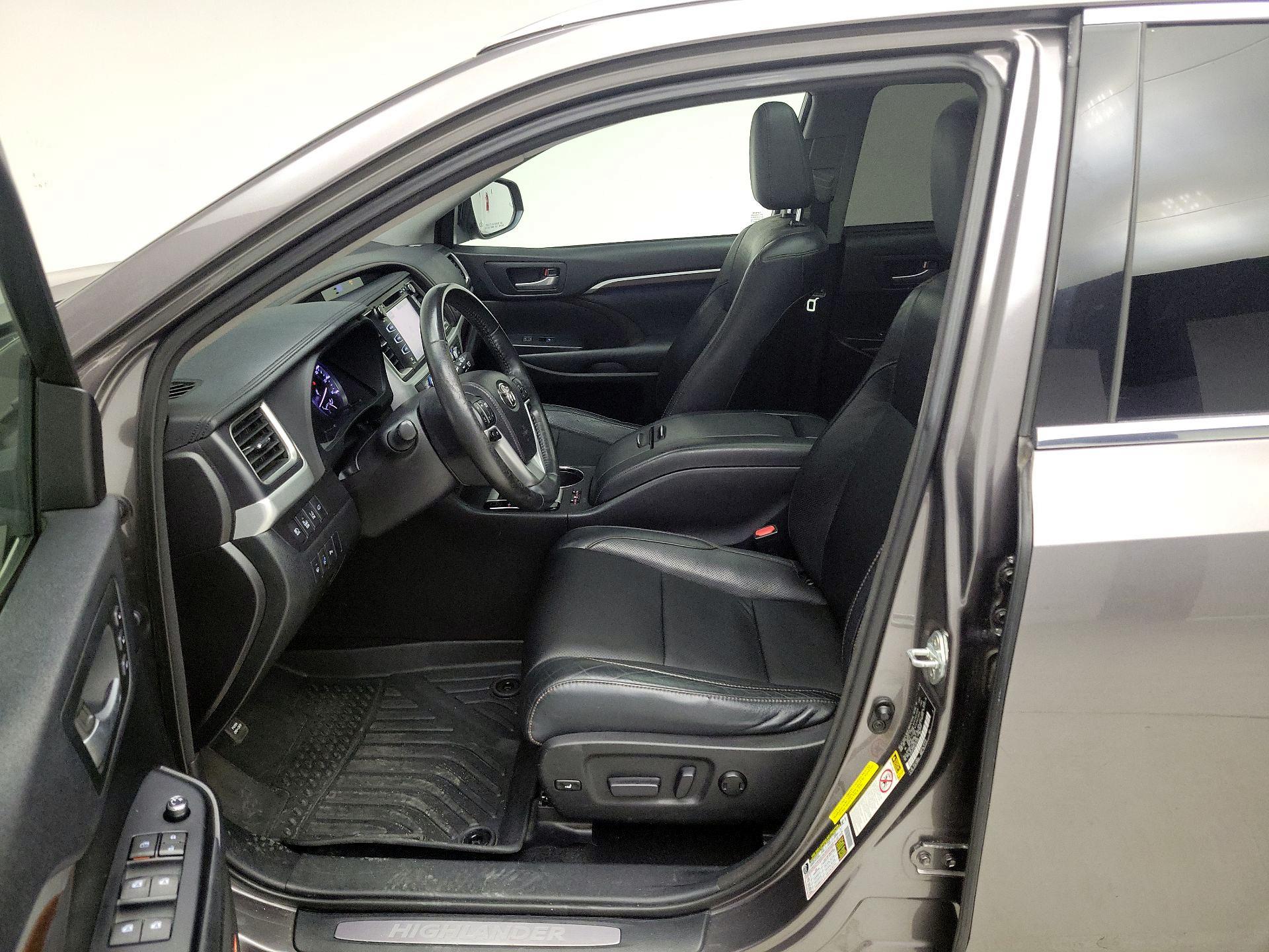 Thumbnail: 2015 Toyota Highlander - 11