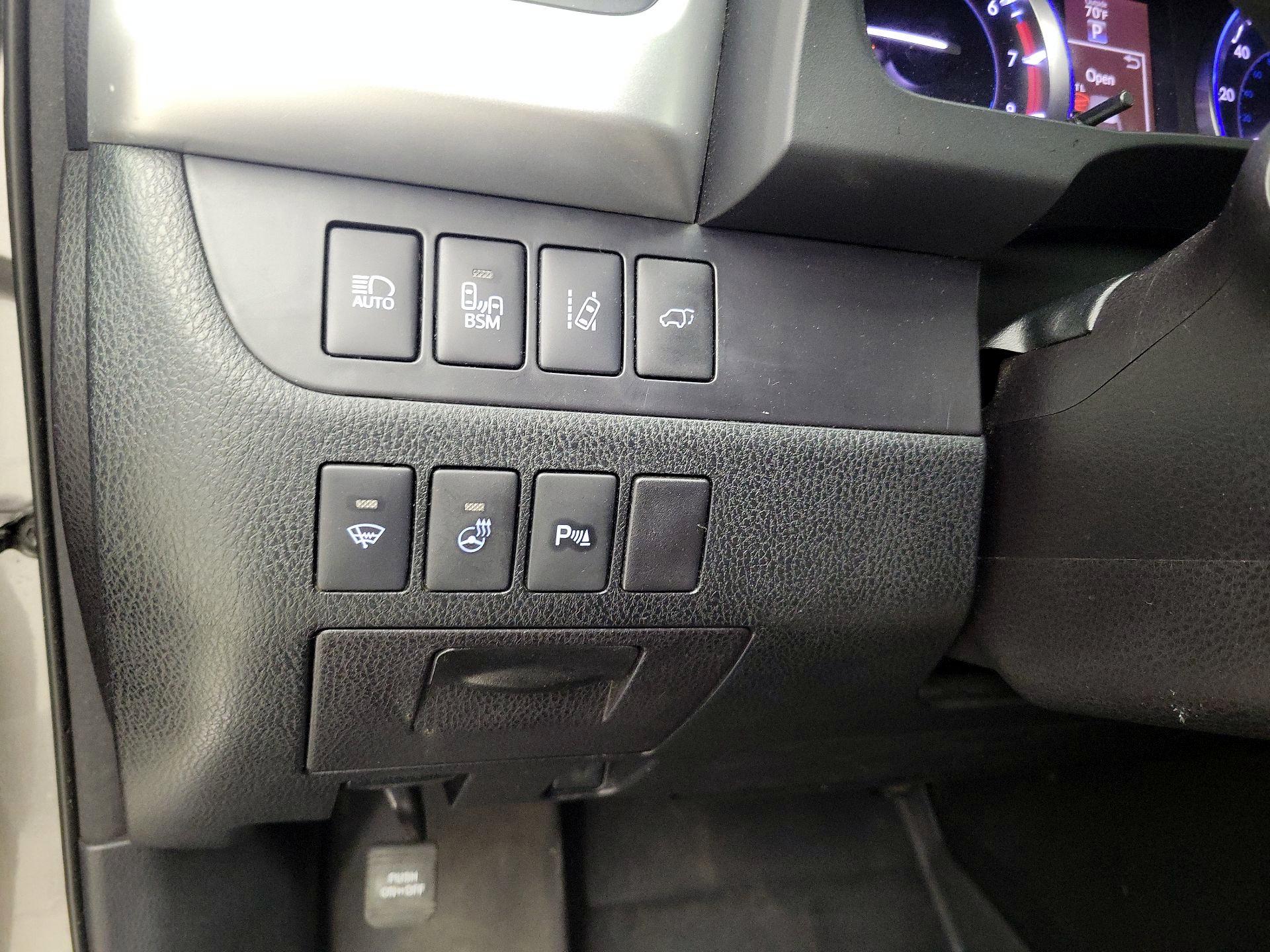 Thumbnail: 2015 Toyota Highlander - 13