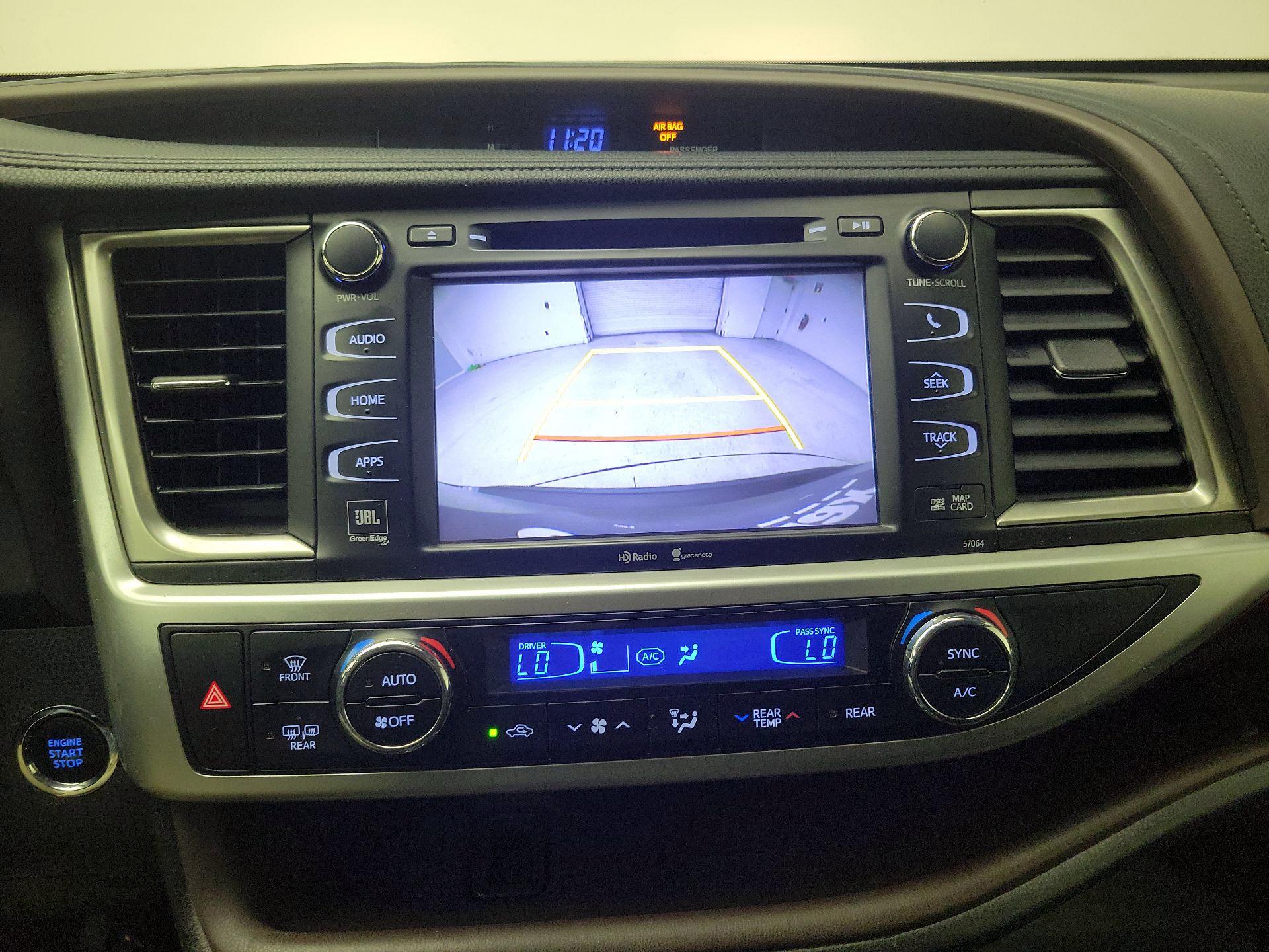 Thumbnail: 2015 Toyota Highlander - 15