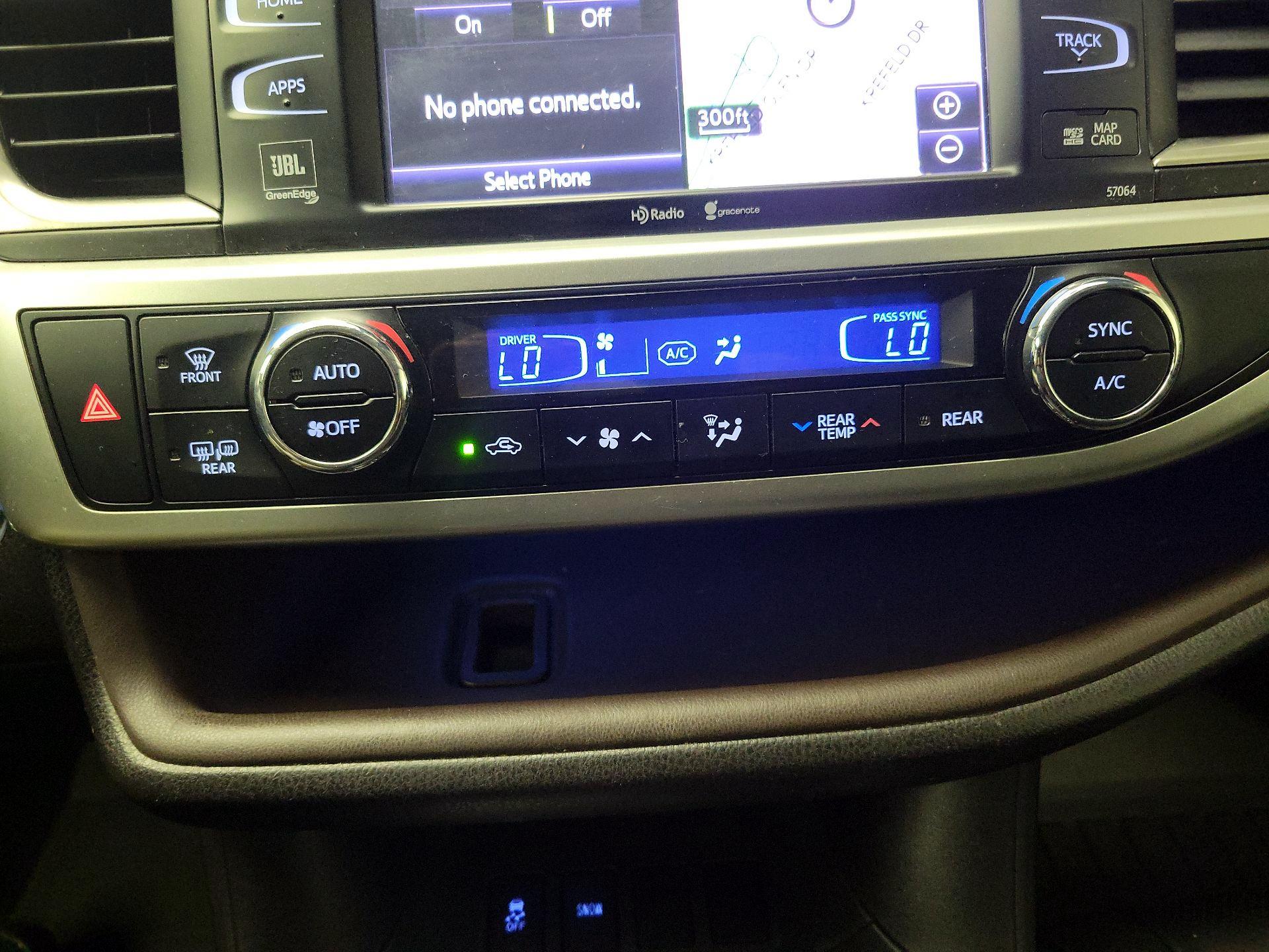 Thumbnail: 2015 Toyota Highlander - 17