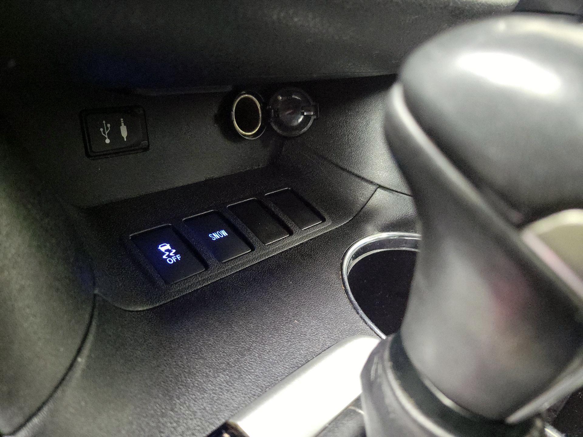 Thumbnail: 2015 Toyota Highlander - 19