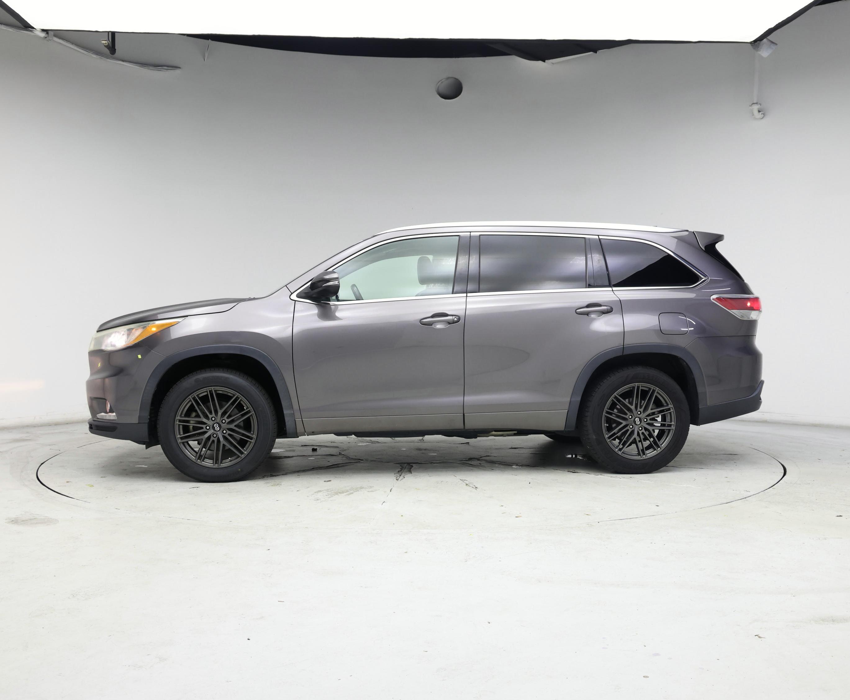 Thumbnail: 2015 Toyota Highlander - 3