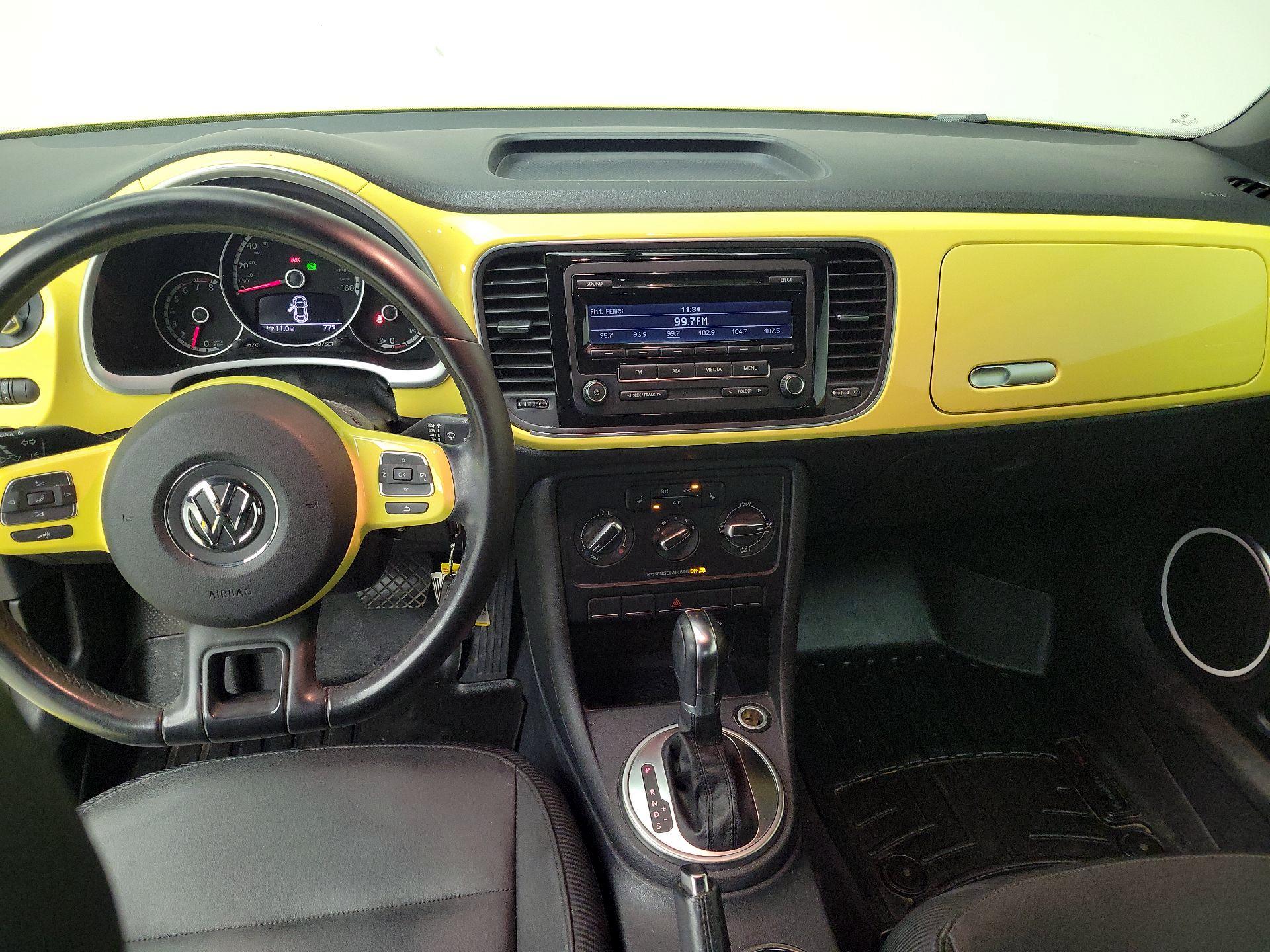 Thumbnail: 2015 Volkswagen Beetle - 9