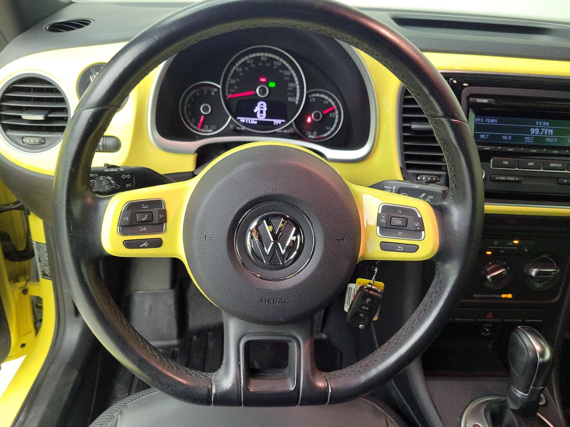 Thumbnail: 2015 Volkswagen Beetle - 10