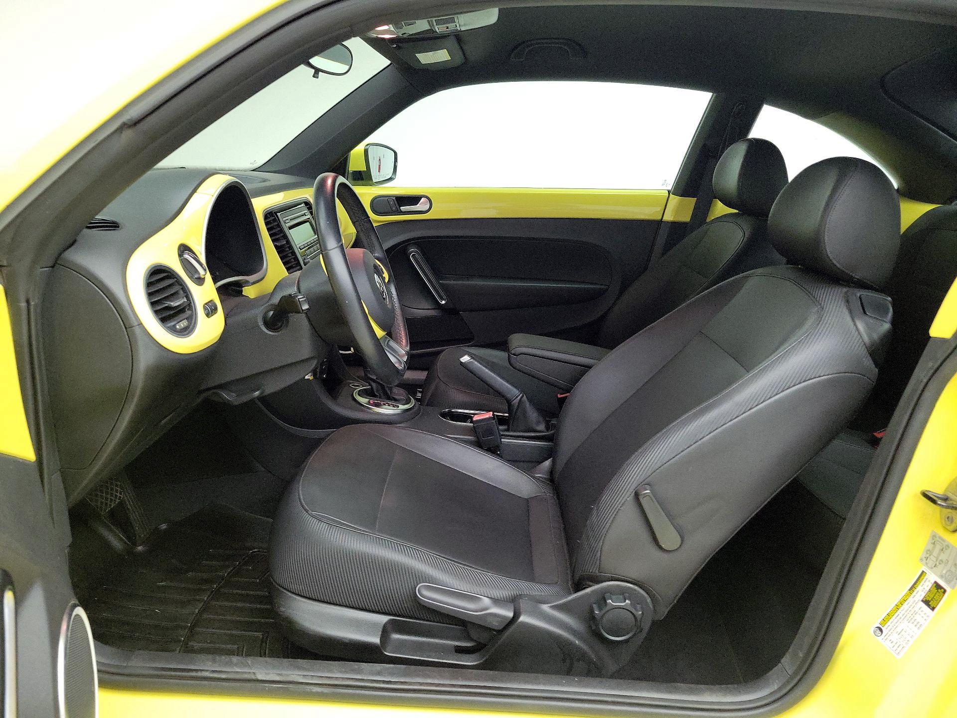 Thumbnail: 2015 Volkswagen Beetle - 11