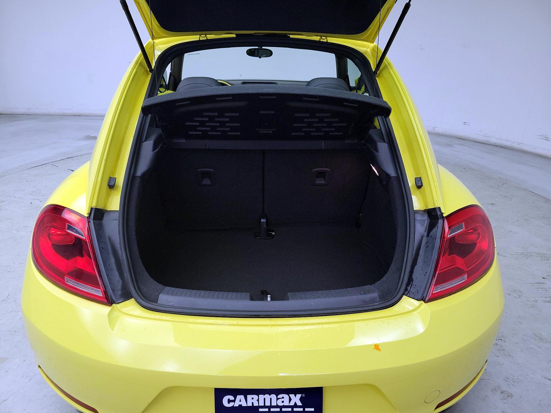 Thumbnail: 2015 Volkswagen Beetle - 19