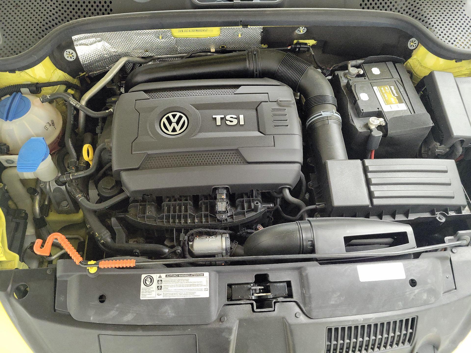 Thumbnail: 2015 Volkswagen Beetle - 20