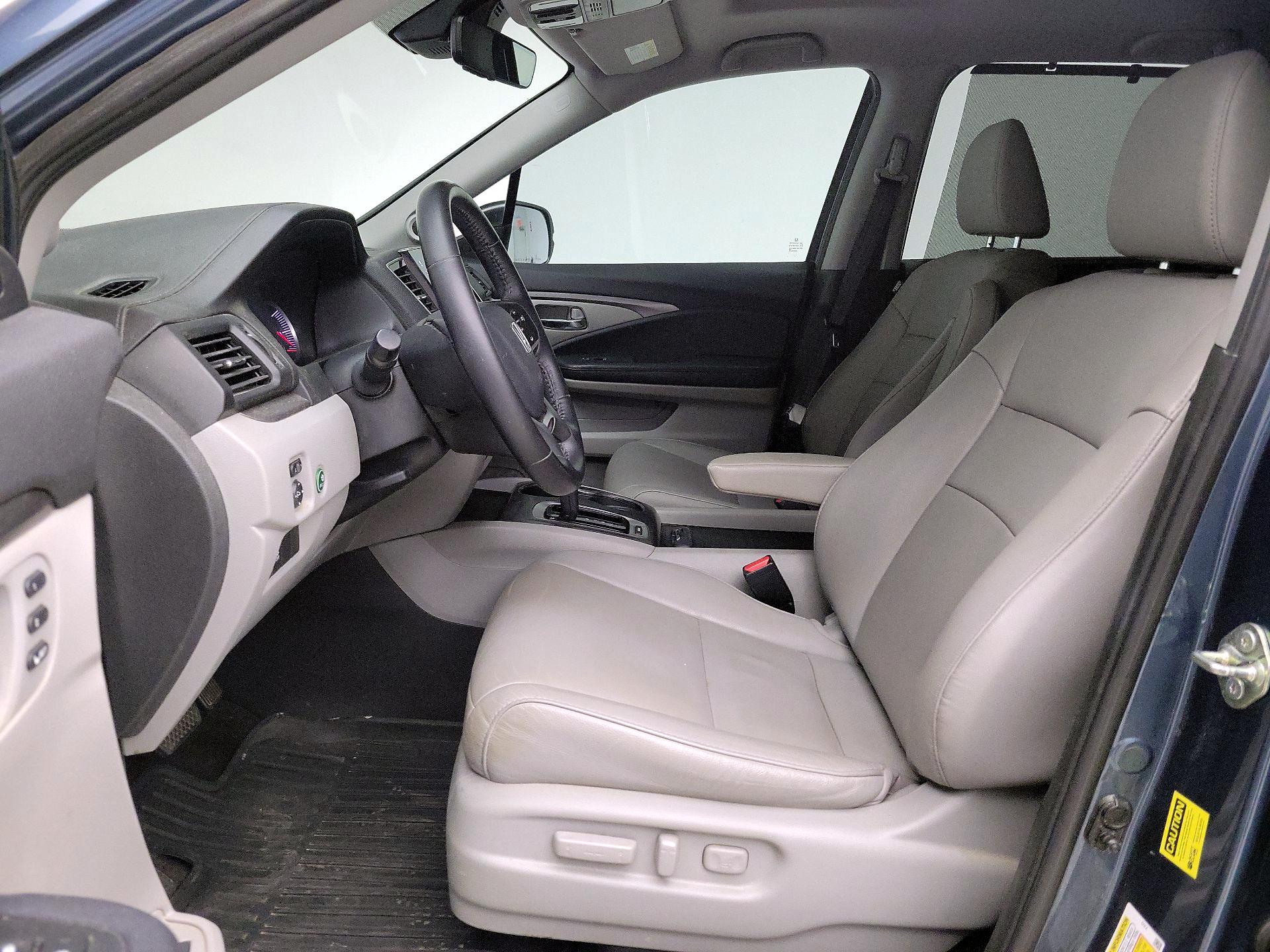 Thumbnail: 2019 Honda Pilot - 11