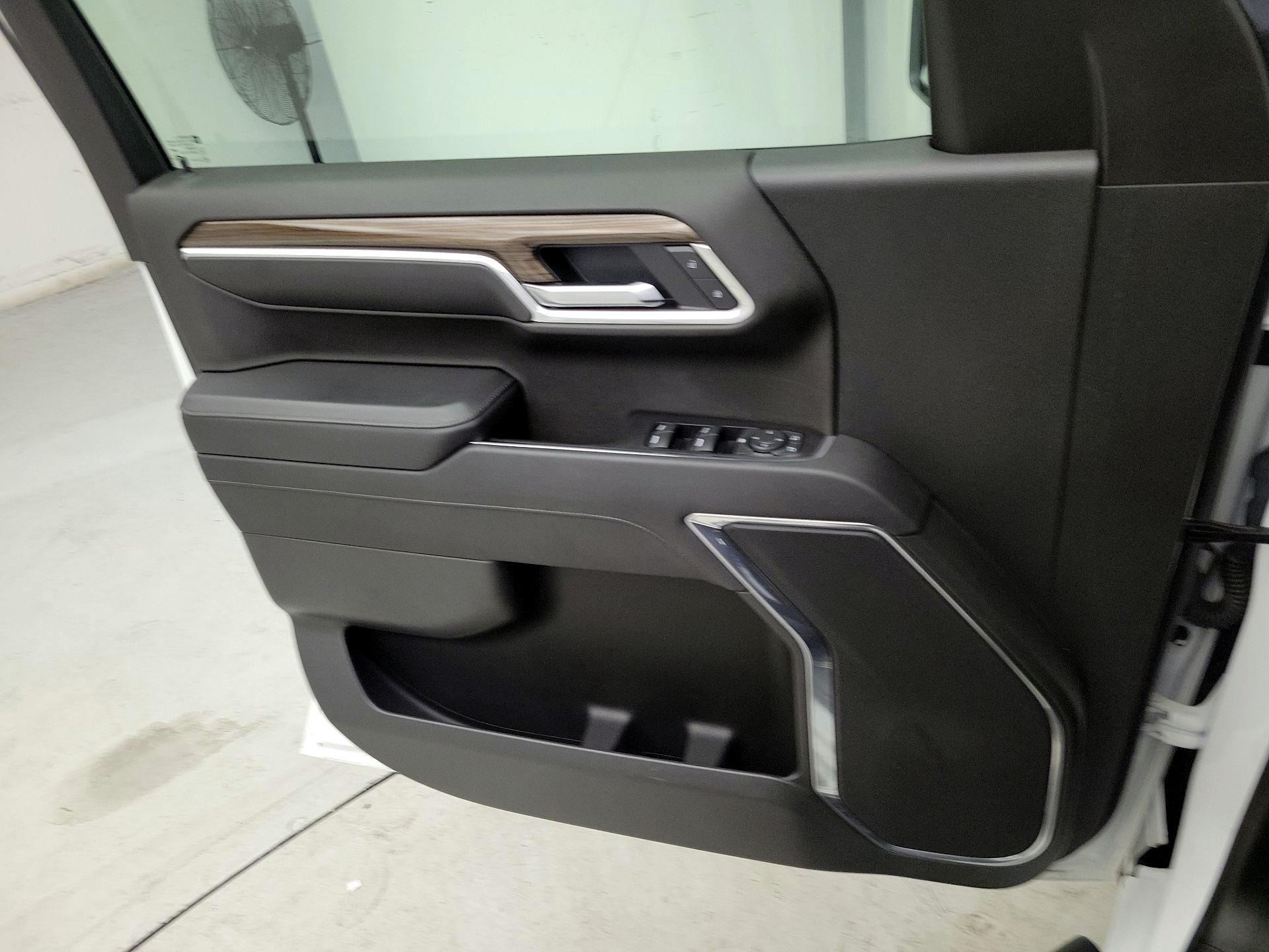 Thumbnail: 2022 Chevrolet Silverado 1500 - 12