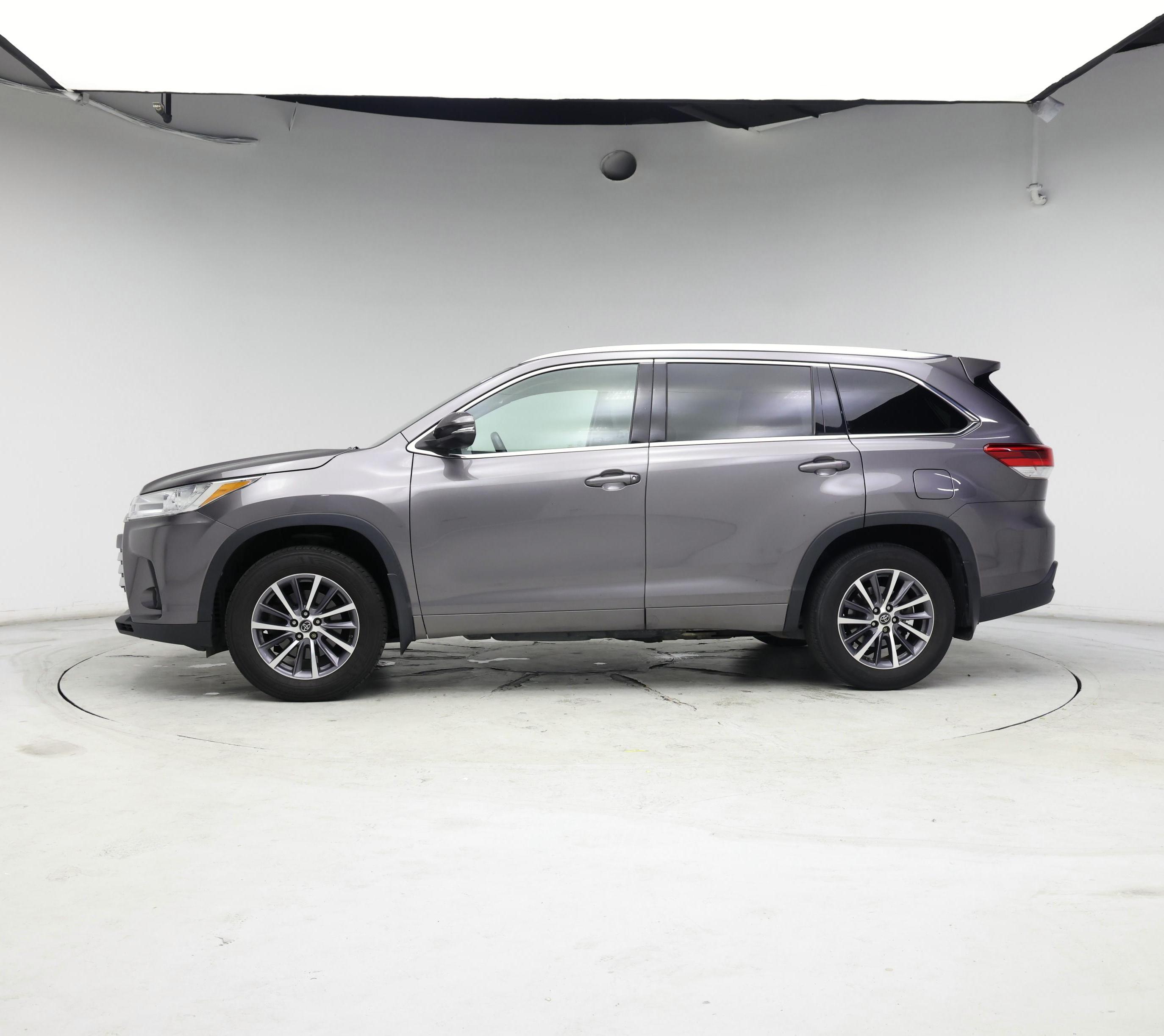 Thumbnail: 2017 Toyota Highlander - 3