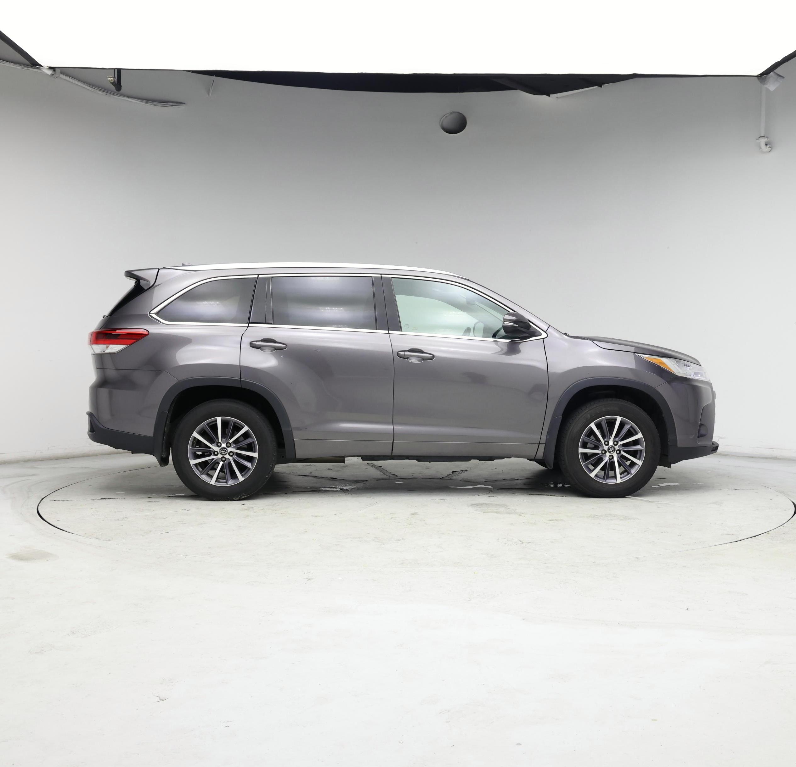 Thumbnail: 2017 Toyota Highlander - 7