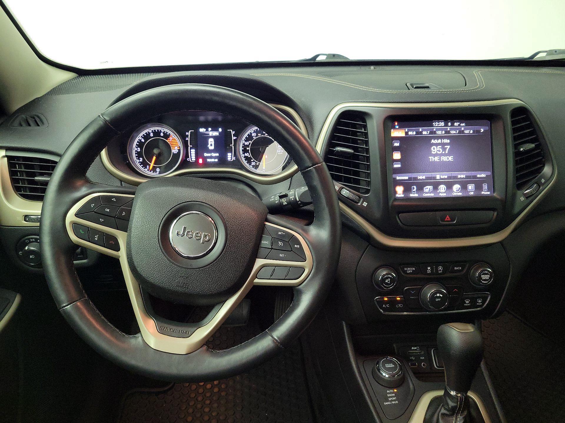 Thumbnail: 2017 Jeep Cherokee - 10