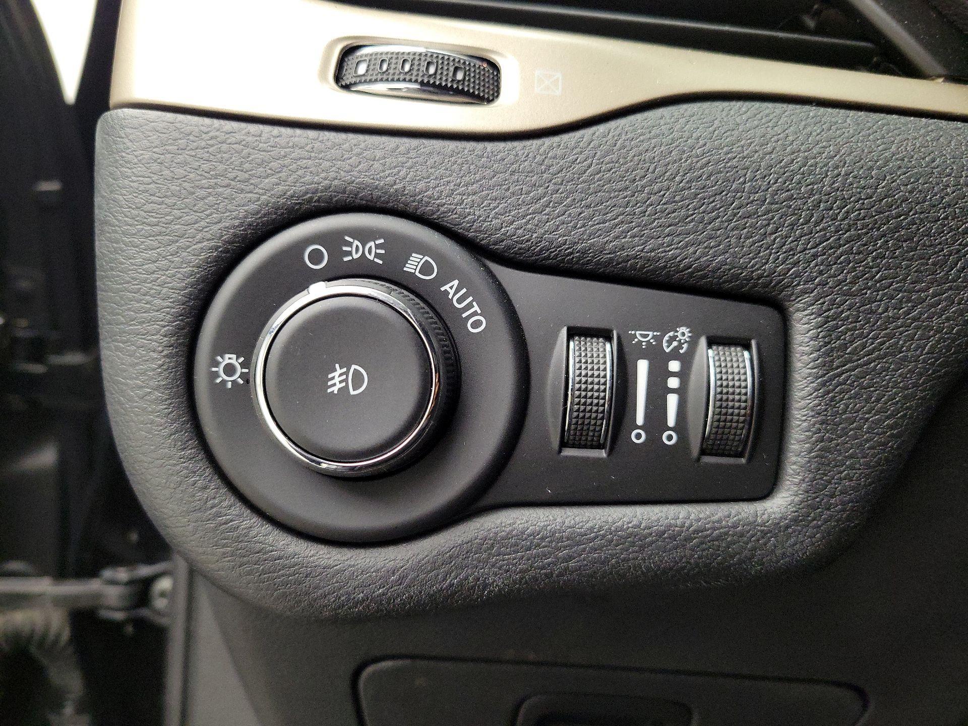Thumbnail: 2017 Jeep Cherokee - 13