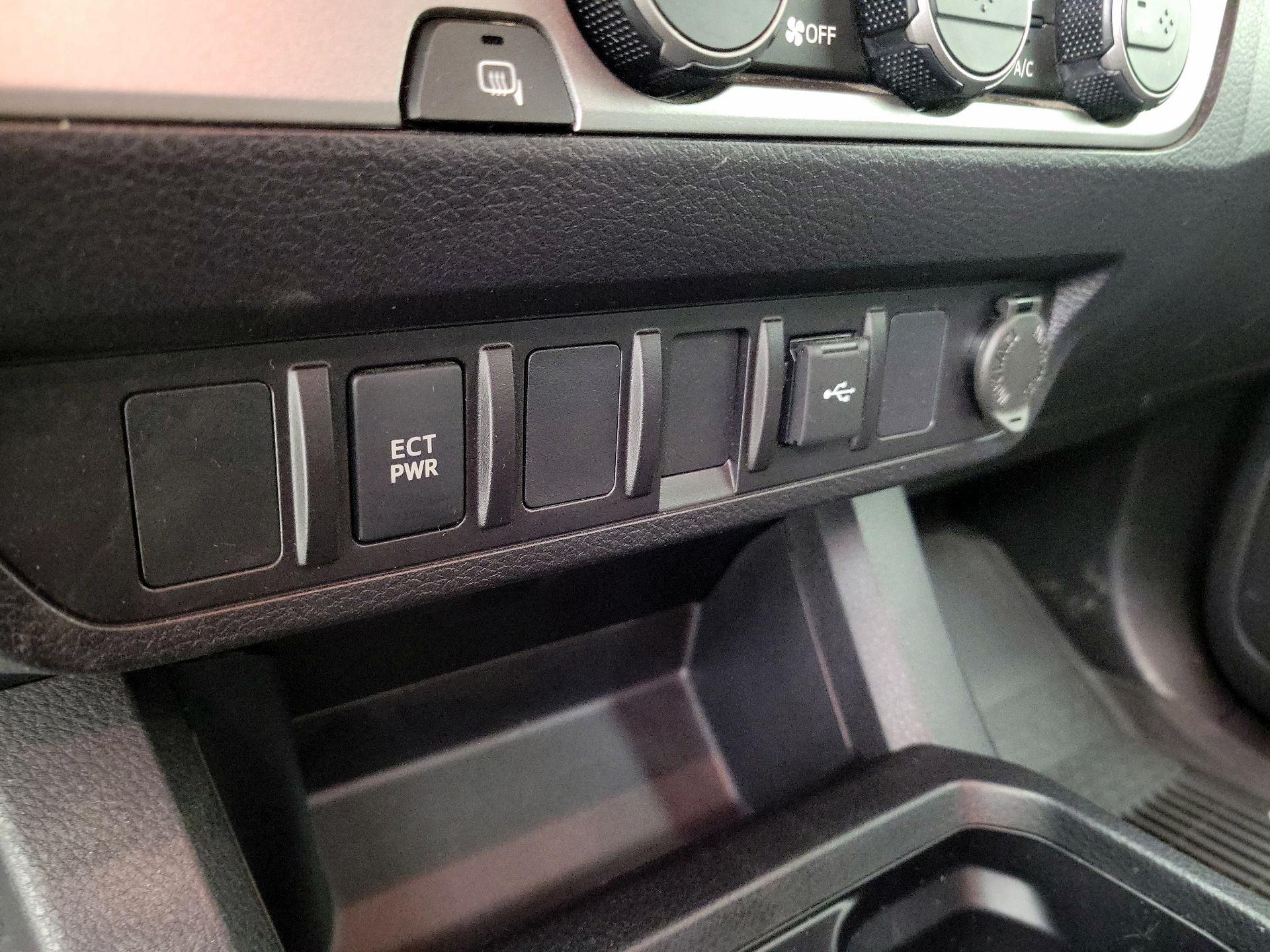 Thumbnail: 2021 Toyota Tacoma - 18
