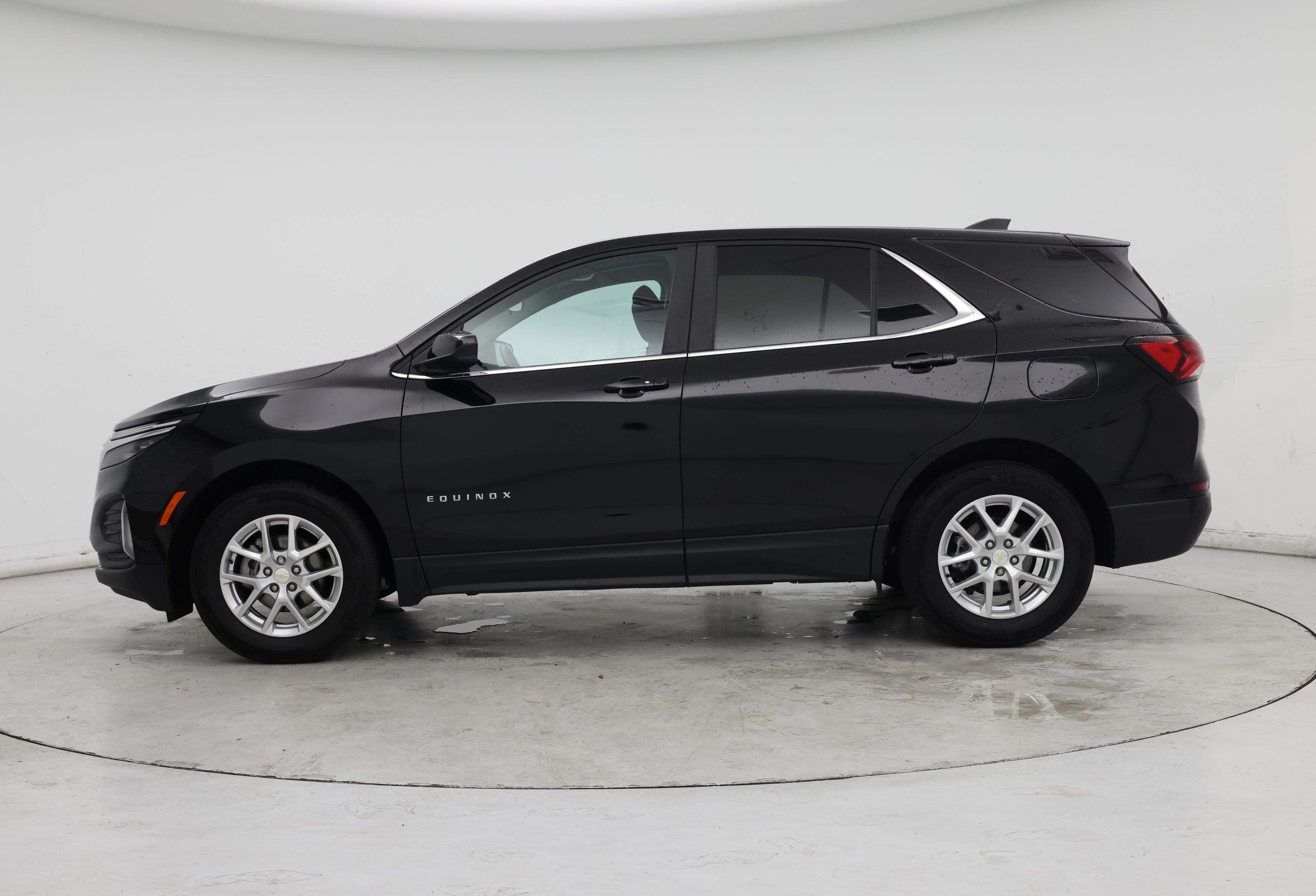 Thumbnail: 2022 Chevrolet Equinox - 3