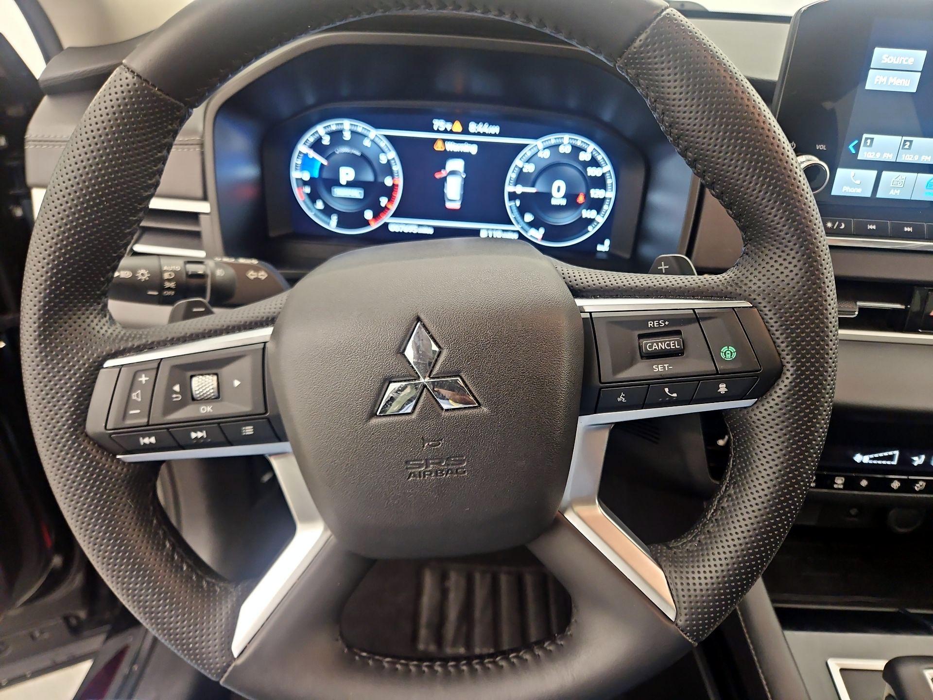 Thumbnail: 2024 Mitsubishi Outlander - 10