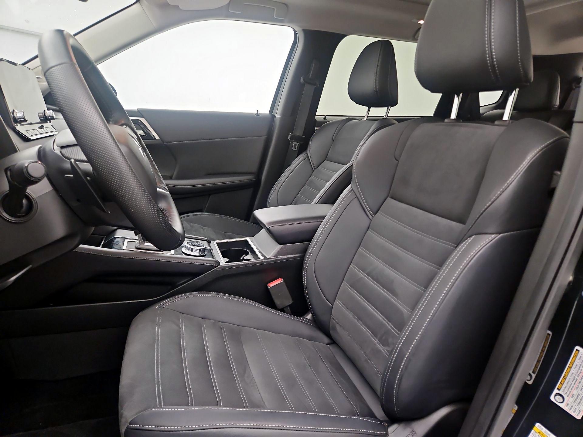 Thumbnail: 2024 Mitsubishi Outlander - 11
