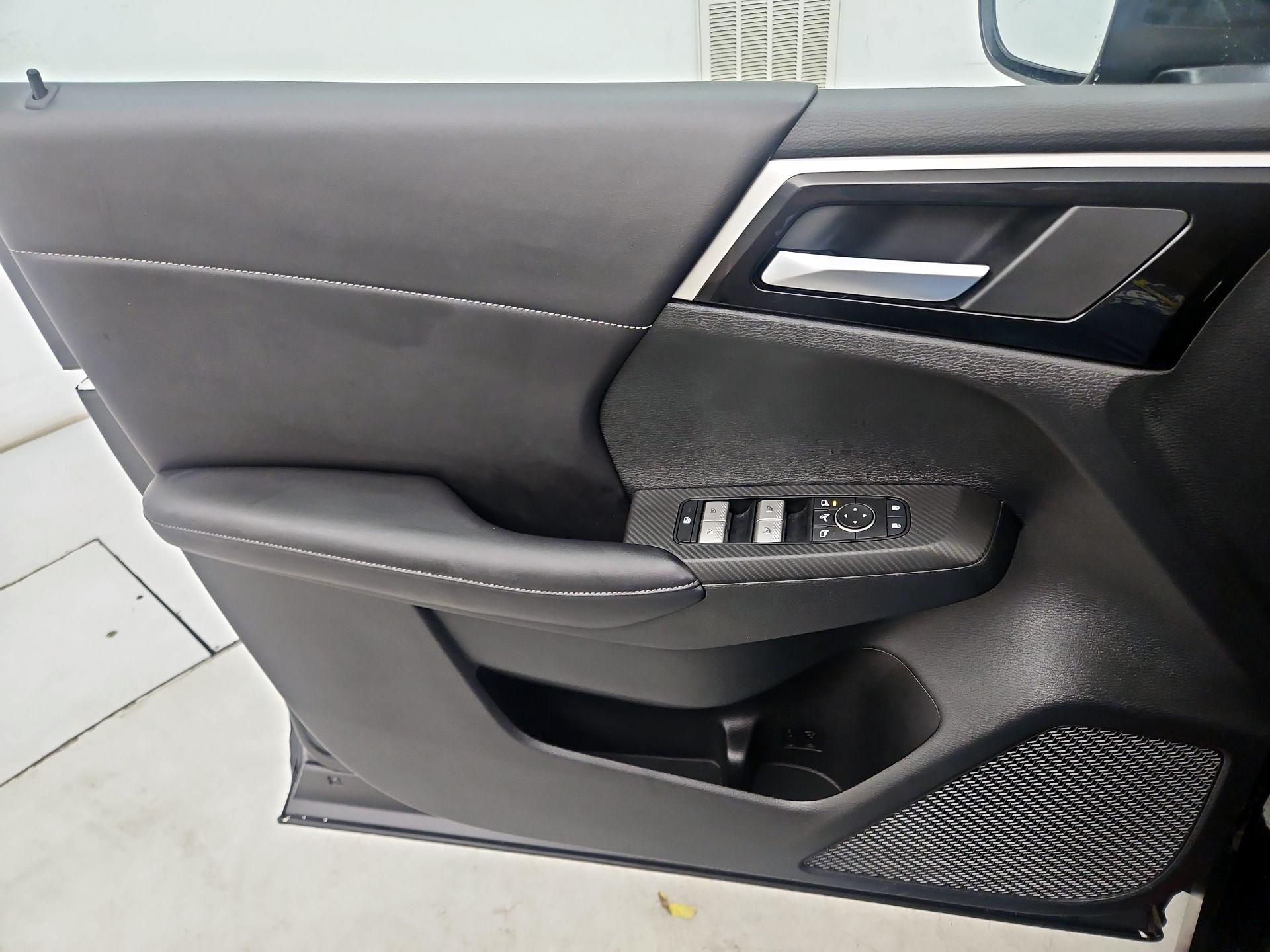 Thumbnail: 2024 Mitsubishi Outlander - 12