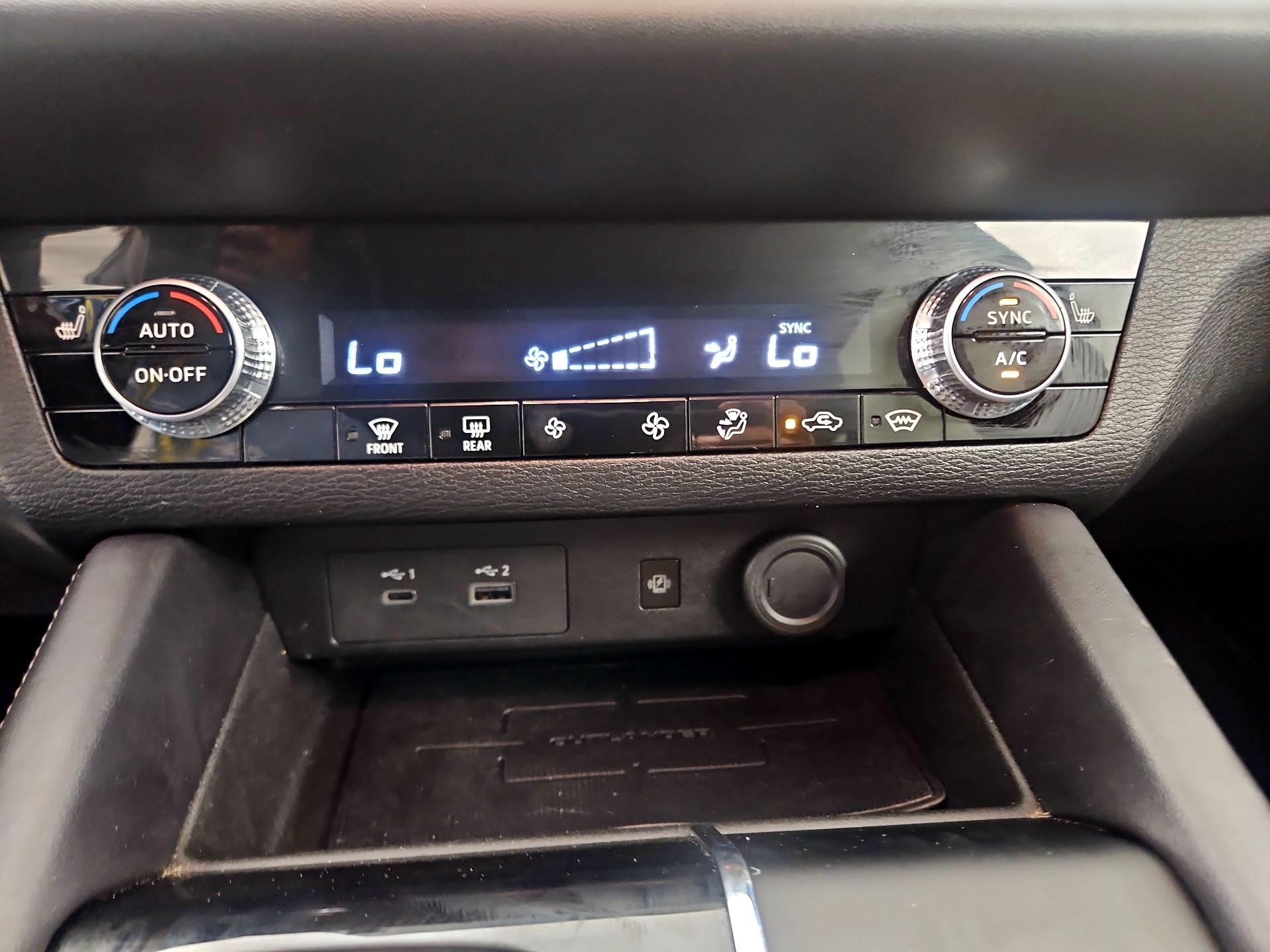 Thumbnail: 2024 Mitsubishi Outlander - 16