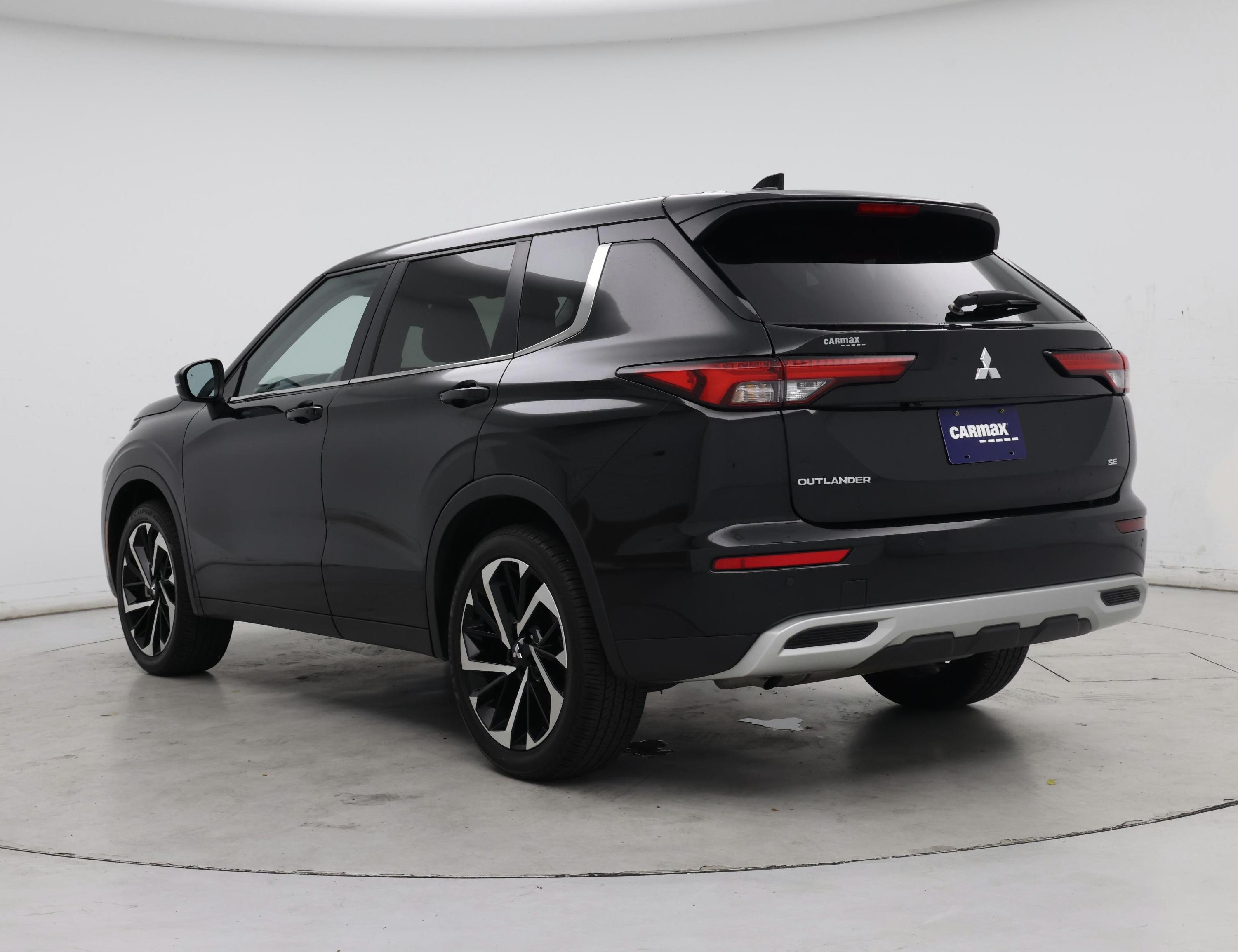 Thumbnail: 2024 Mitsubishi Outlander - 2