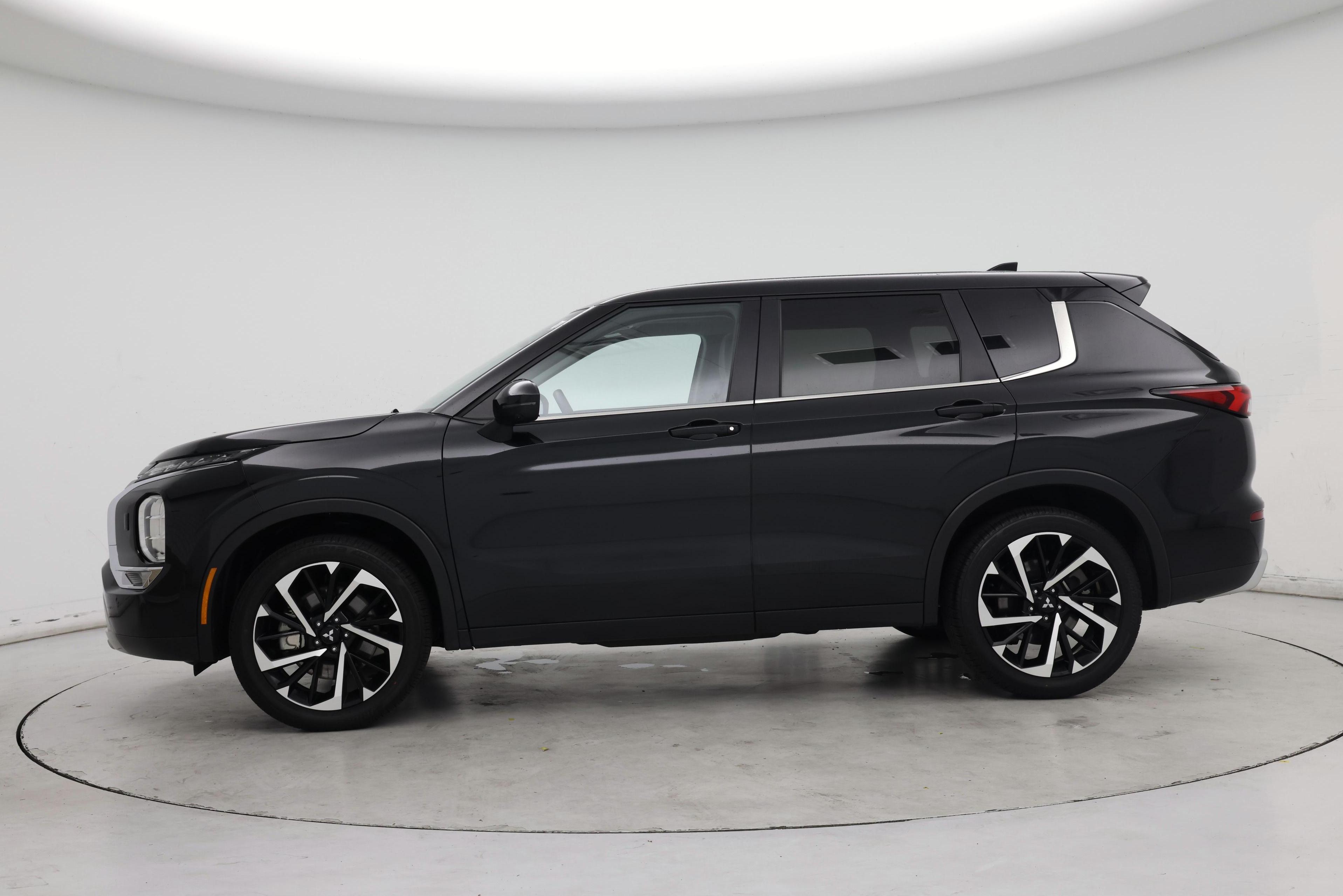 Thumbnail: 2024 Mitsubishi Outlander - 3