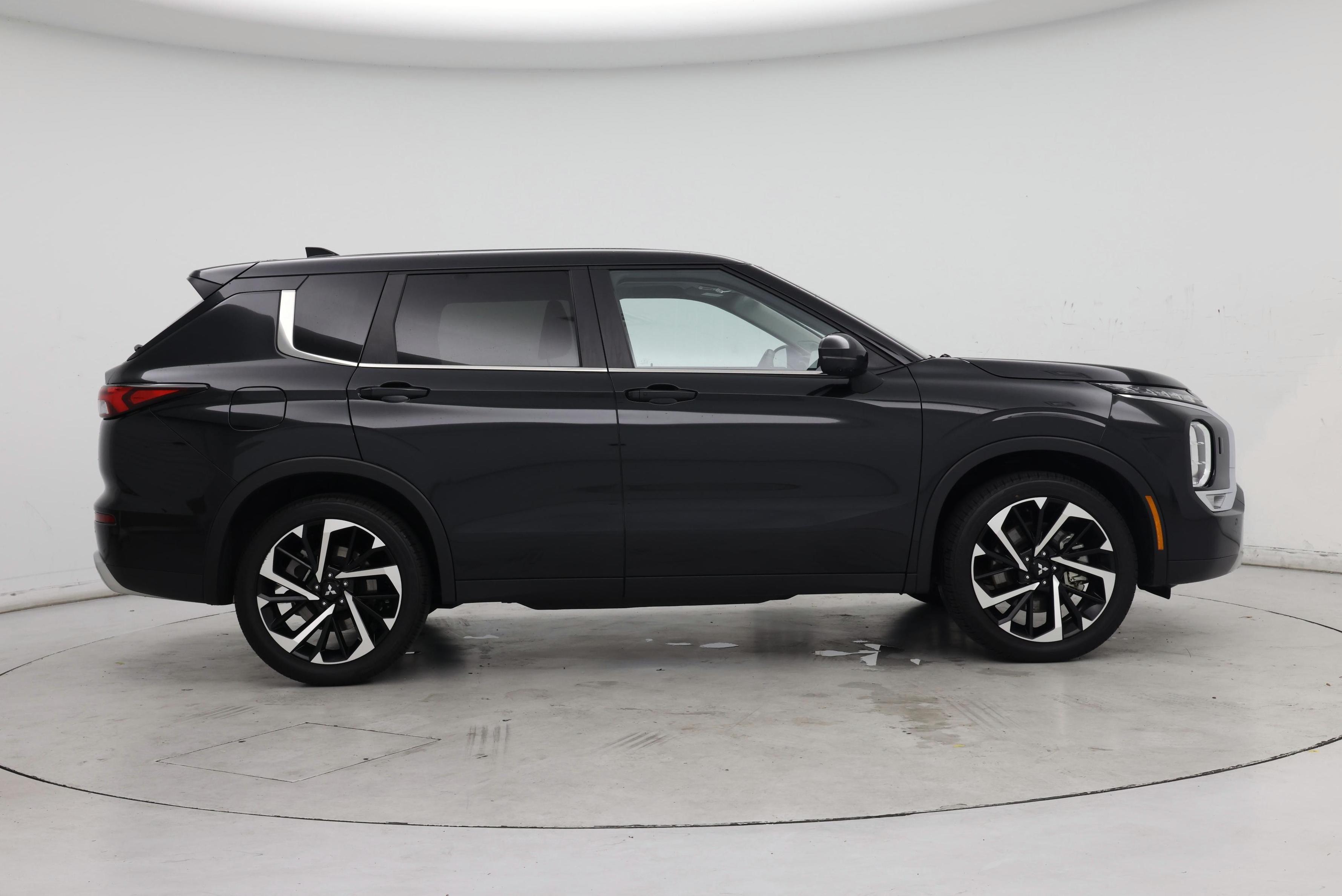 Thumbnail: 2024 Mitsubishi Outlander - 7