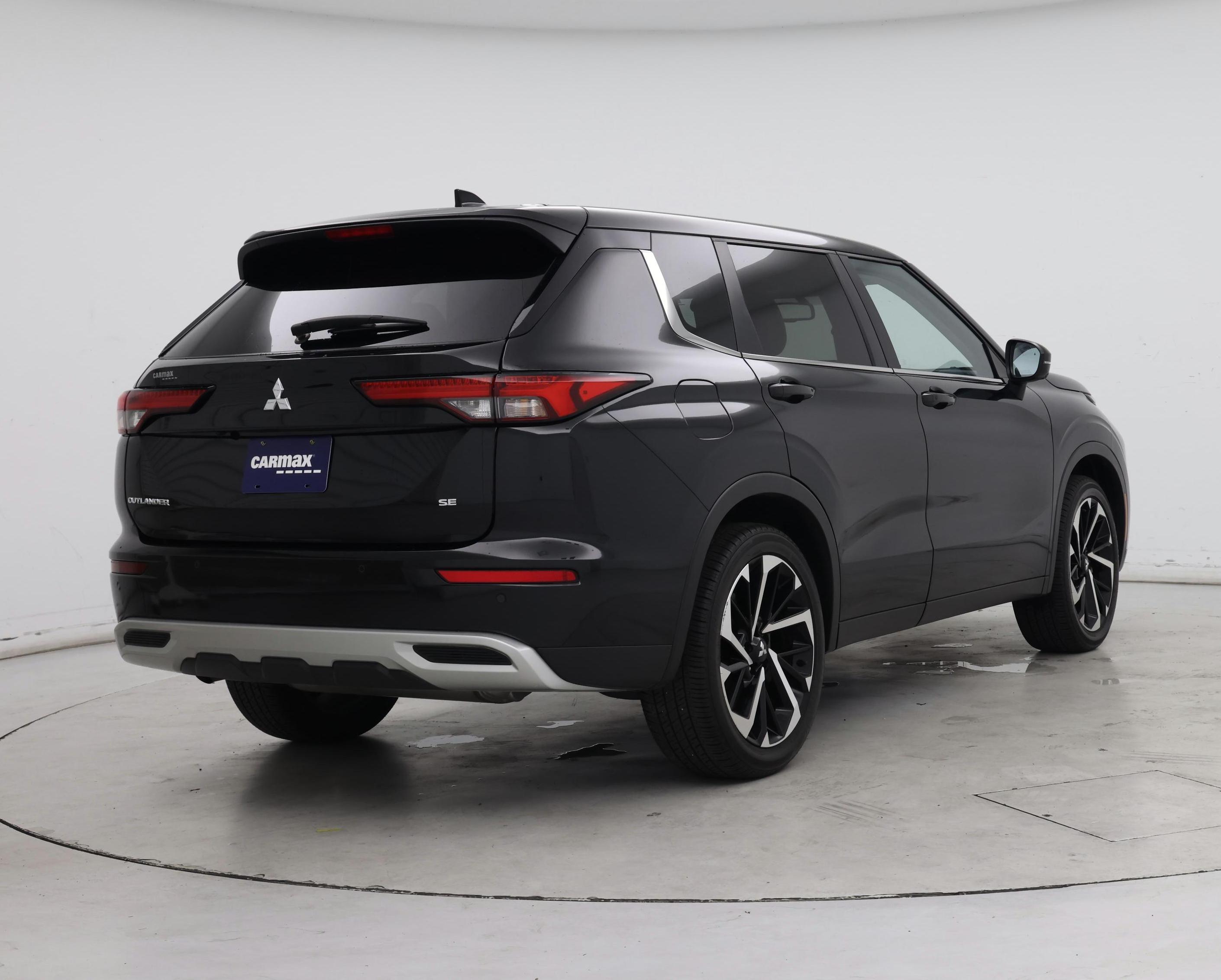 Thumbnail: 2024 Mitsubishi Outlander - 8