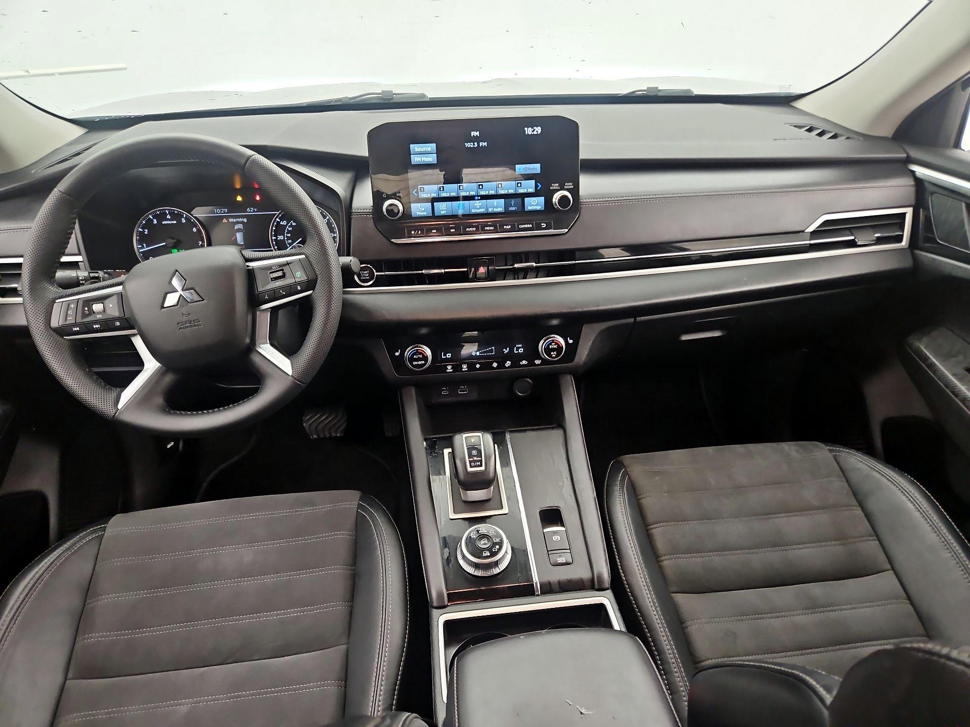 Thumbnail: 2023 Mitsubishi Outlander - 9
