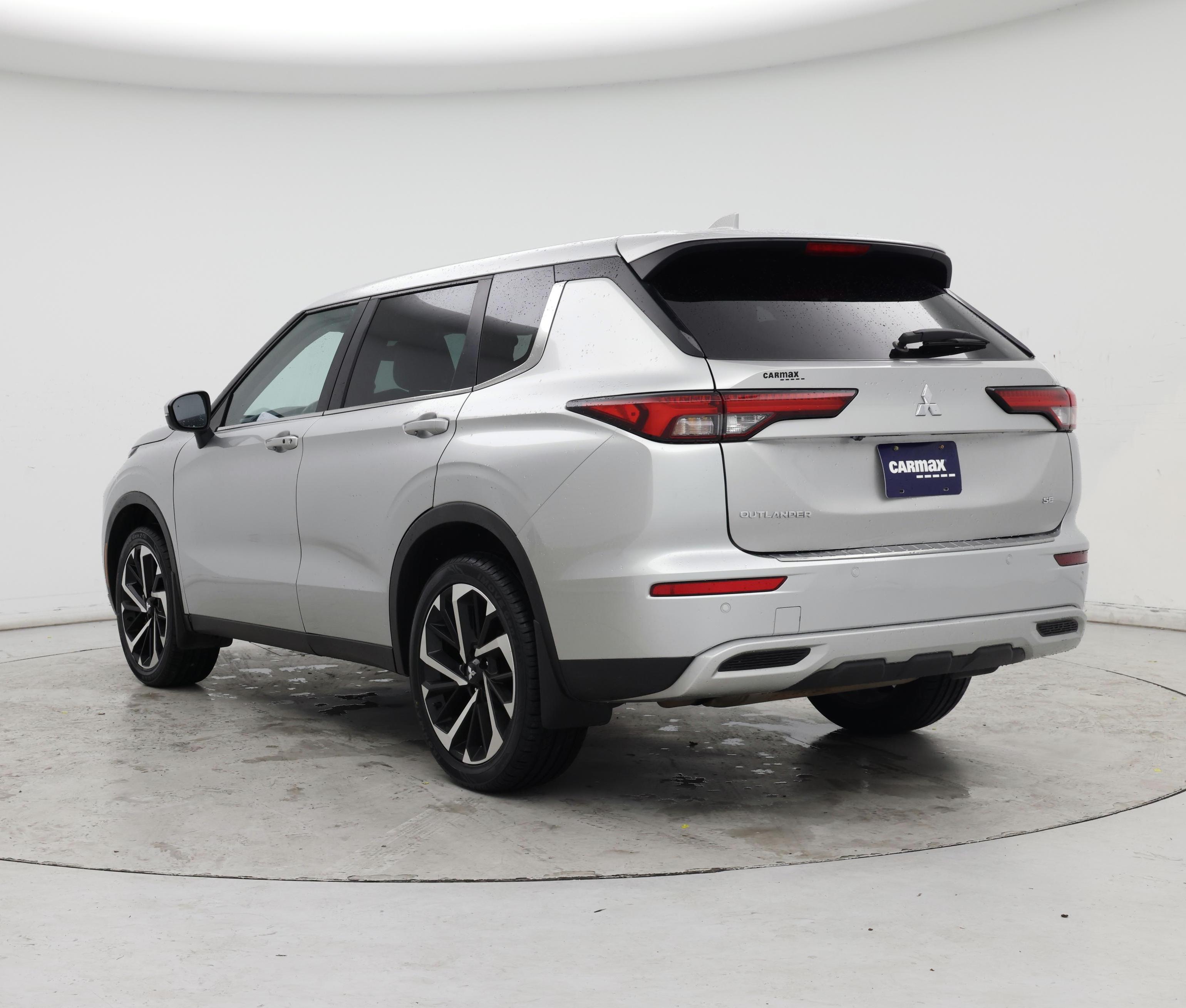 Thumbnail: 2023 Mitsubishi Outlander - 2