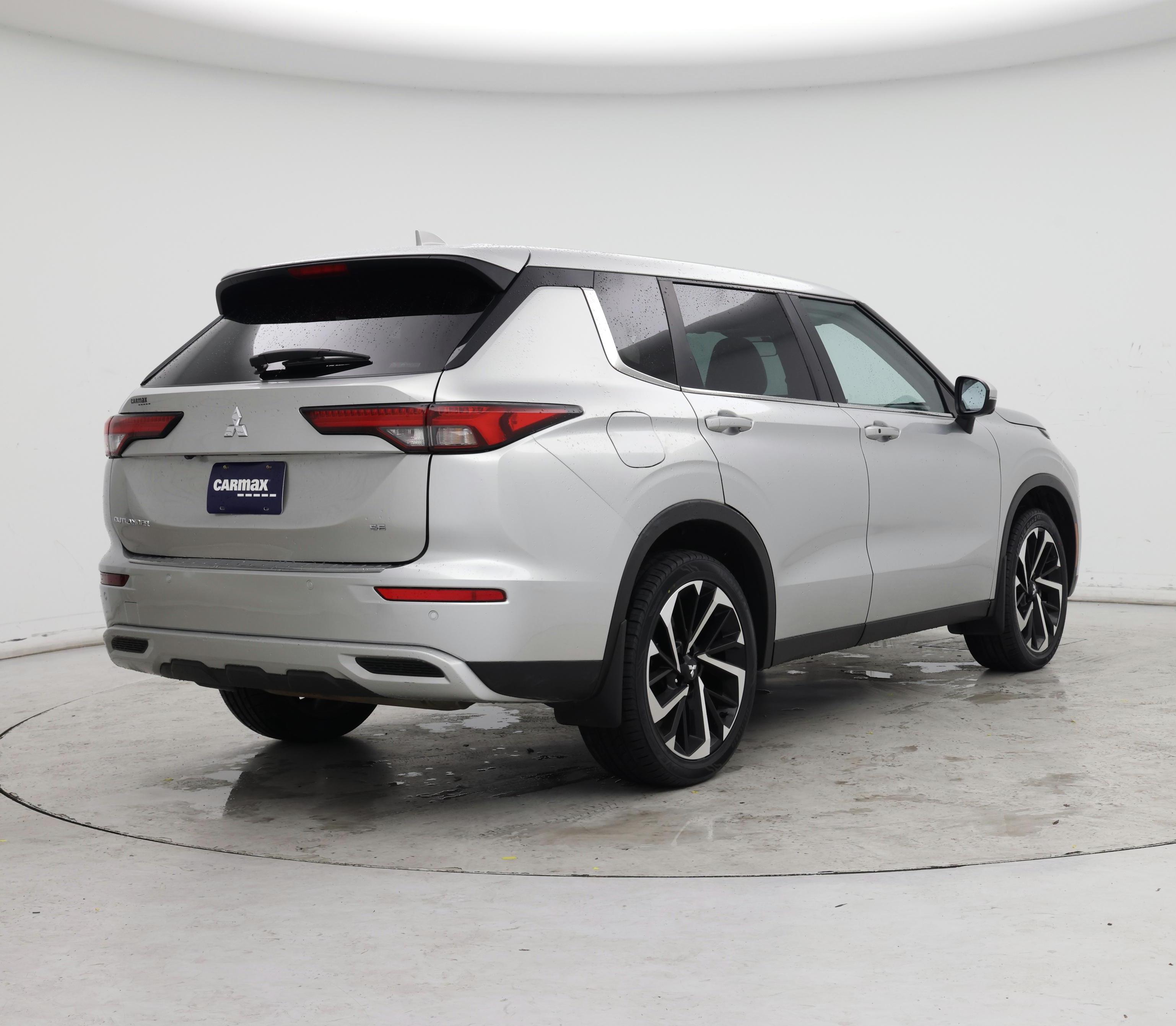 Thumbnail: 2023 Mitsubishi Outlander - 8