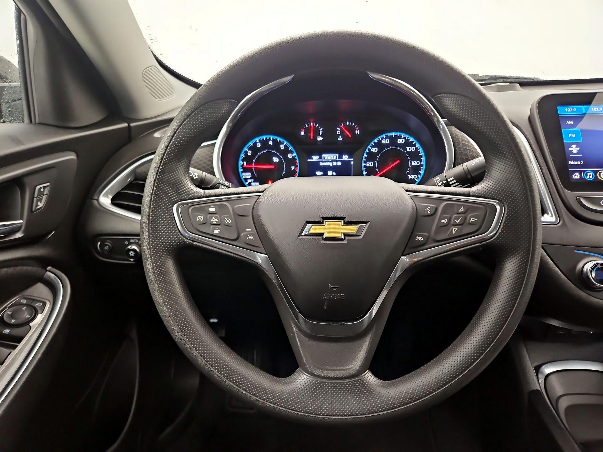 Thumbnail: 2021 Chevrolet Malibu - 10