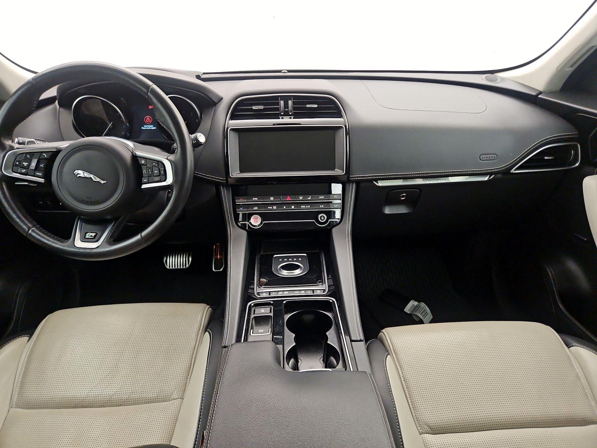 Thumbnail: 2020 Jaguar F-Pace - 9