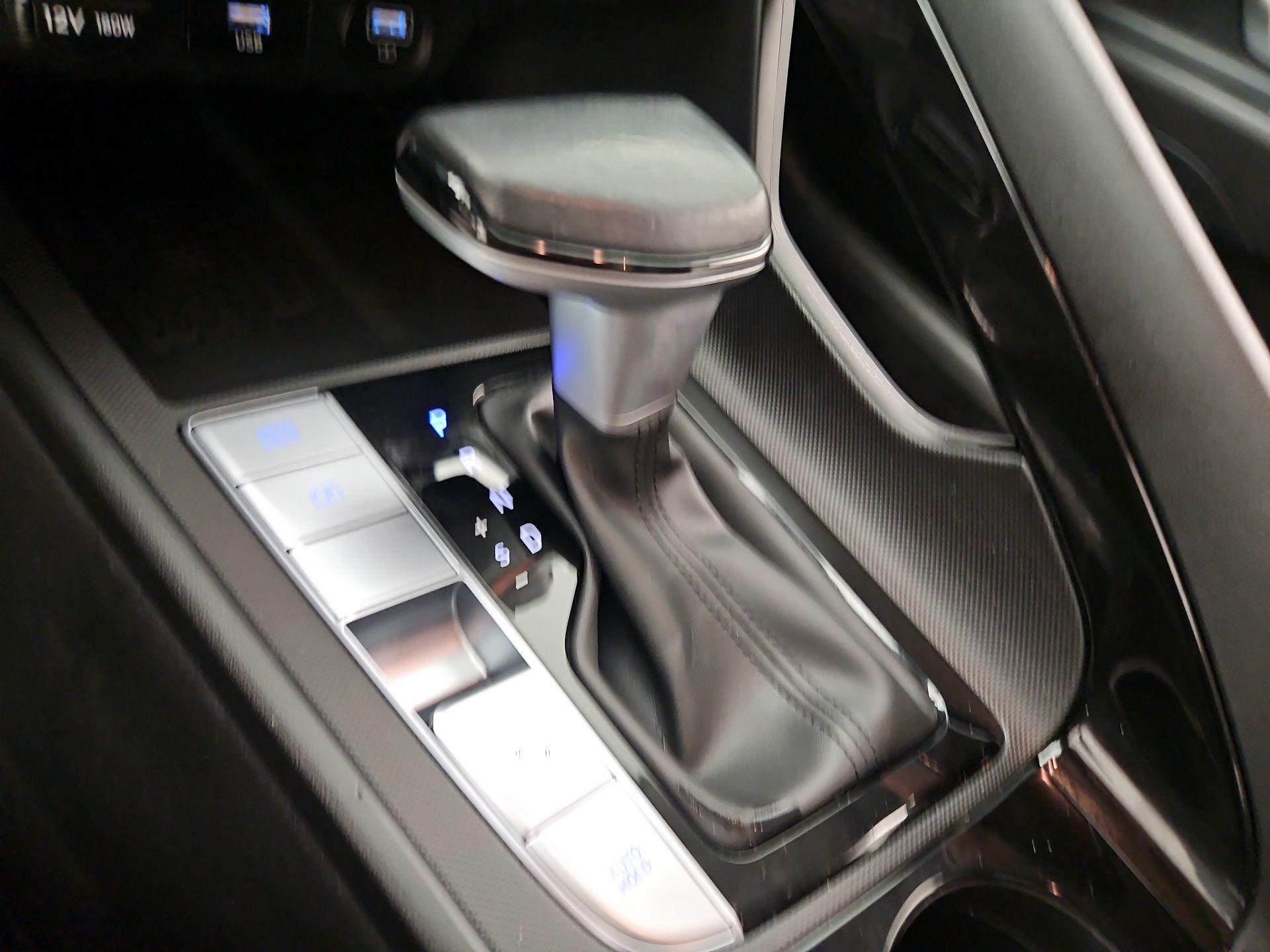 Thumbnail: 2023 Hyundai Elantra - 17