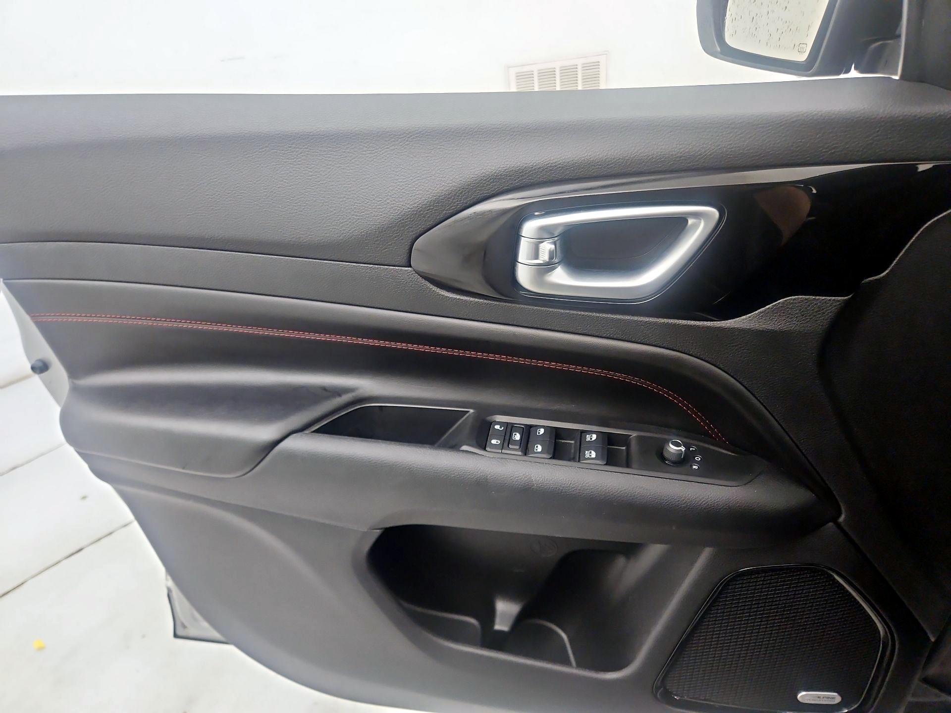 Thumbnail: 2022 Jeep Compass - 12