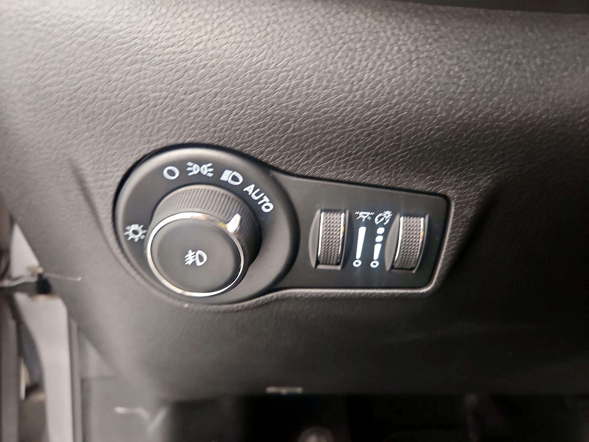 Thumbnail: 2022 Jeep Compass - 13