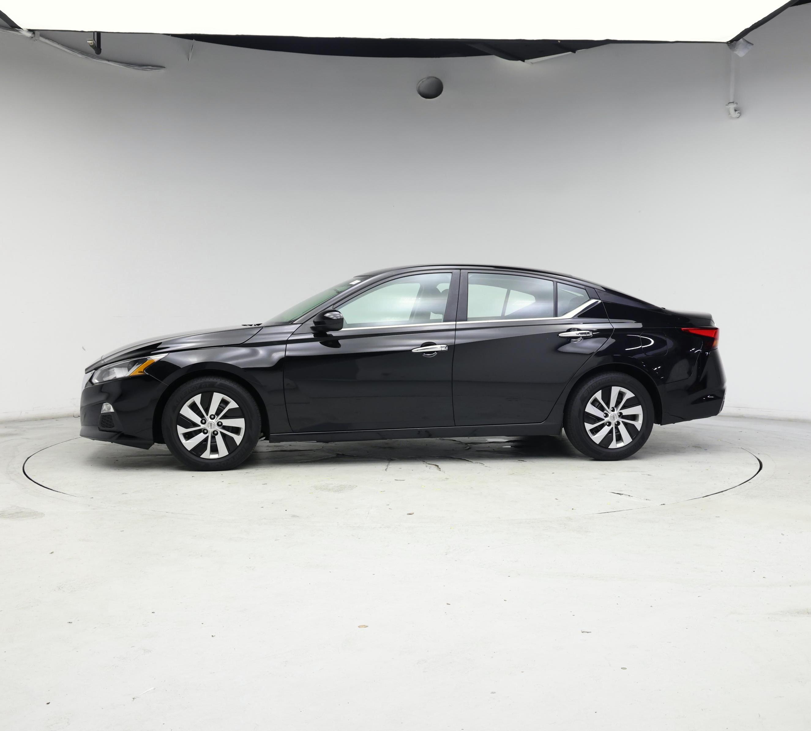 Thumbnail: 2021 Nissan Altima - 3