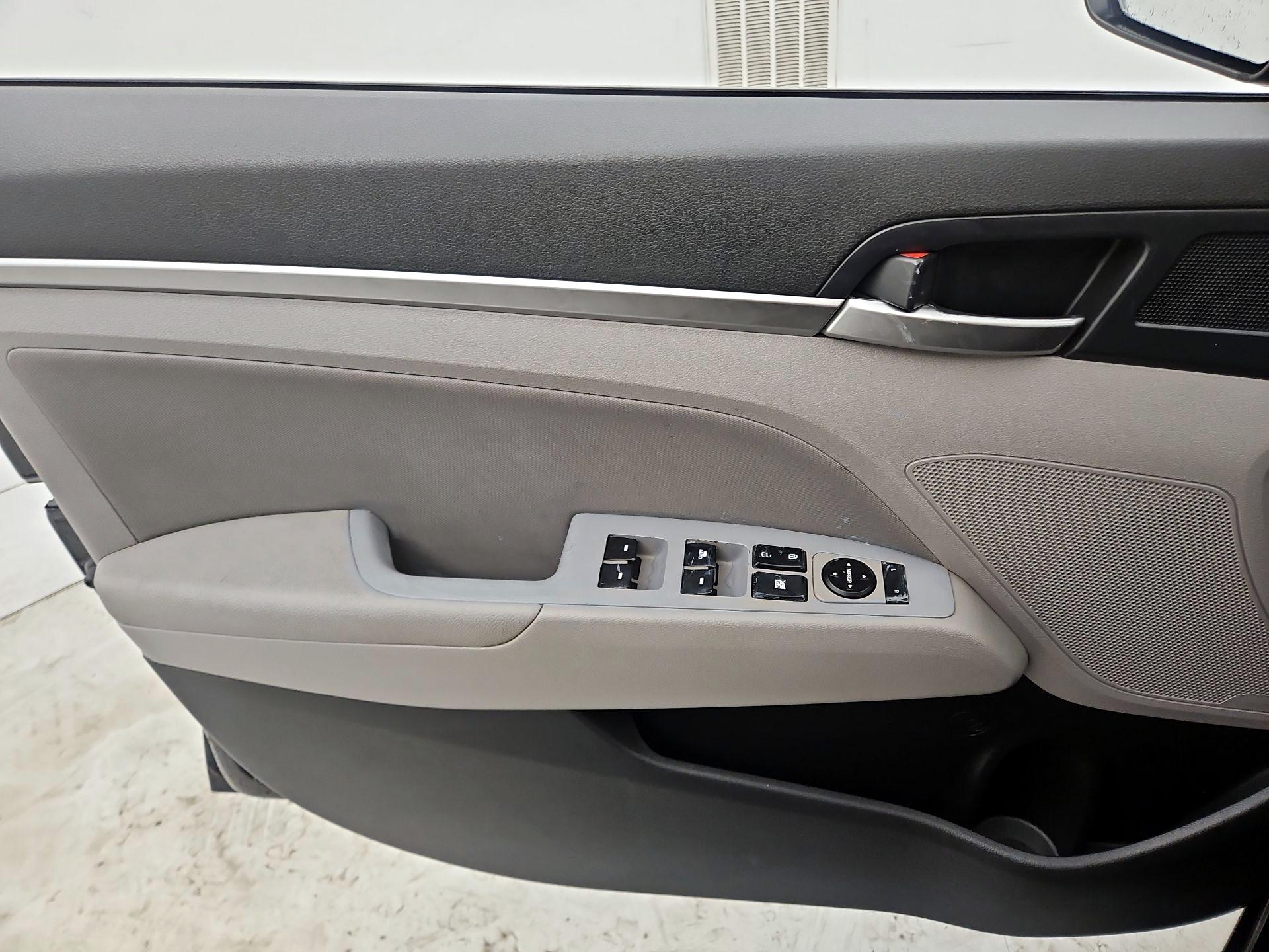 Thumbnail: 2020 Hyundai Elantra - 12