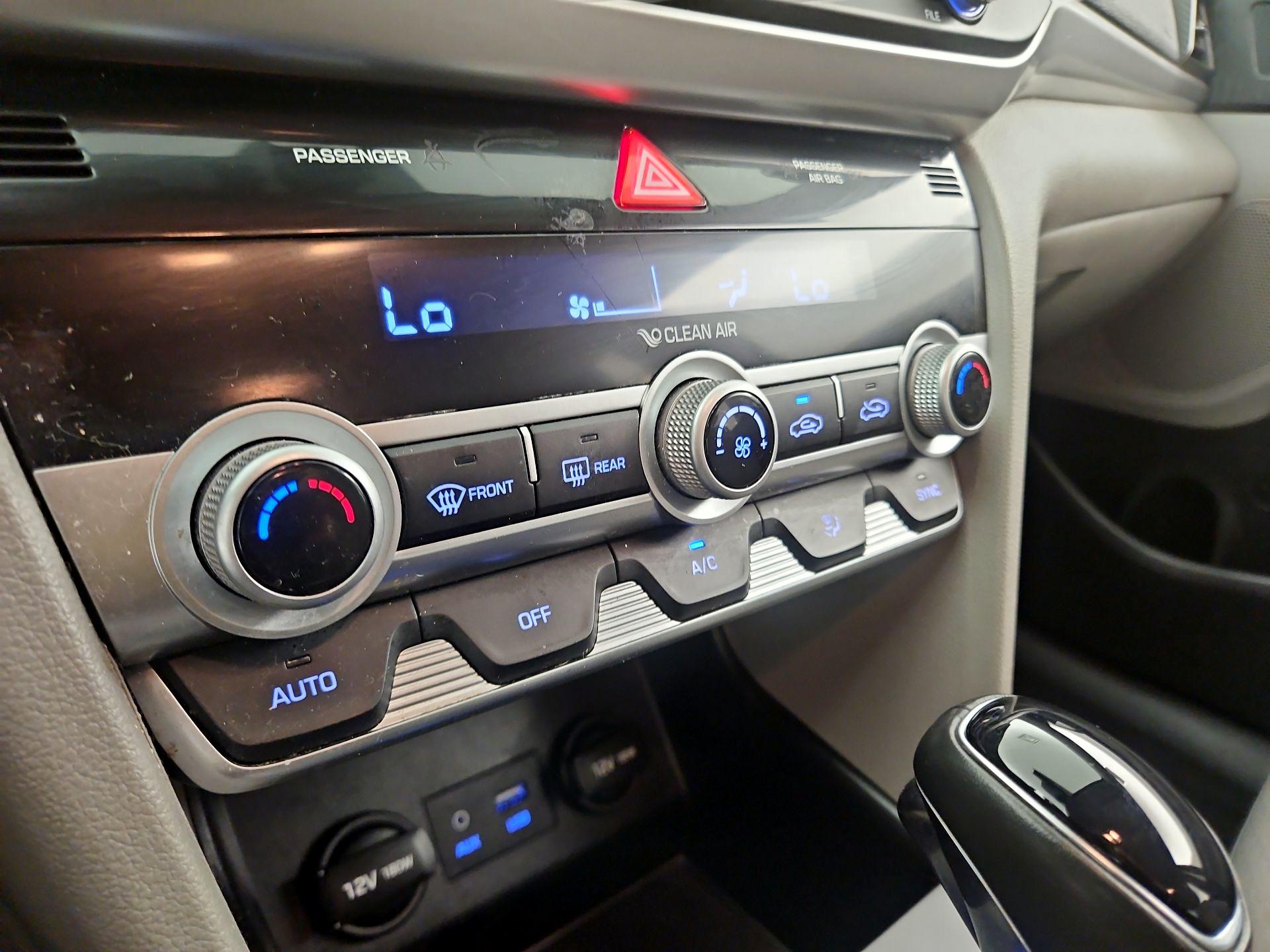 Thumbnail: 2020 Hyundai Elantra - 16