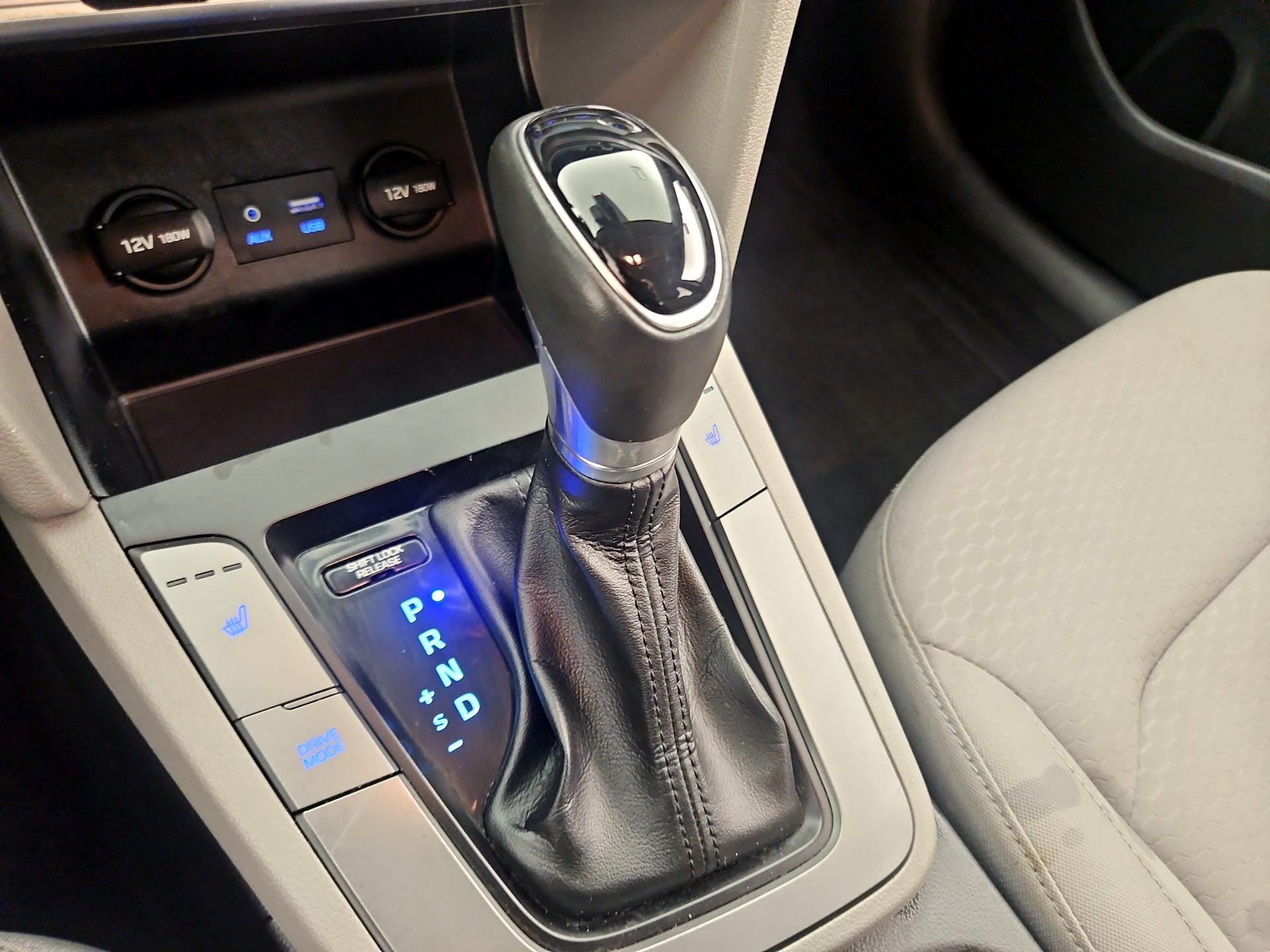 Thumbnail: 2020 Hyundai Elantra - 17