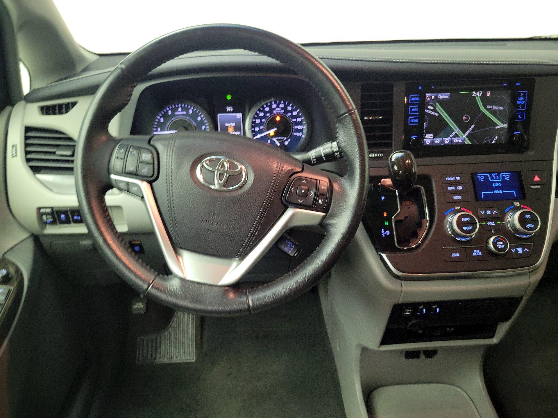 Thumbnail: 2015 Toyota Sienna - 10