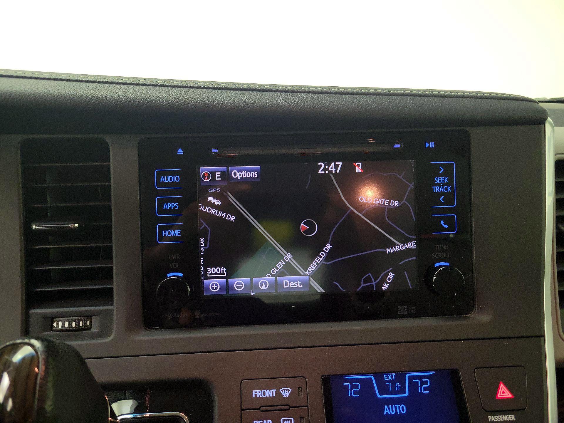 Thumbnail: 2015 Toyota Sienna - 14