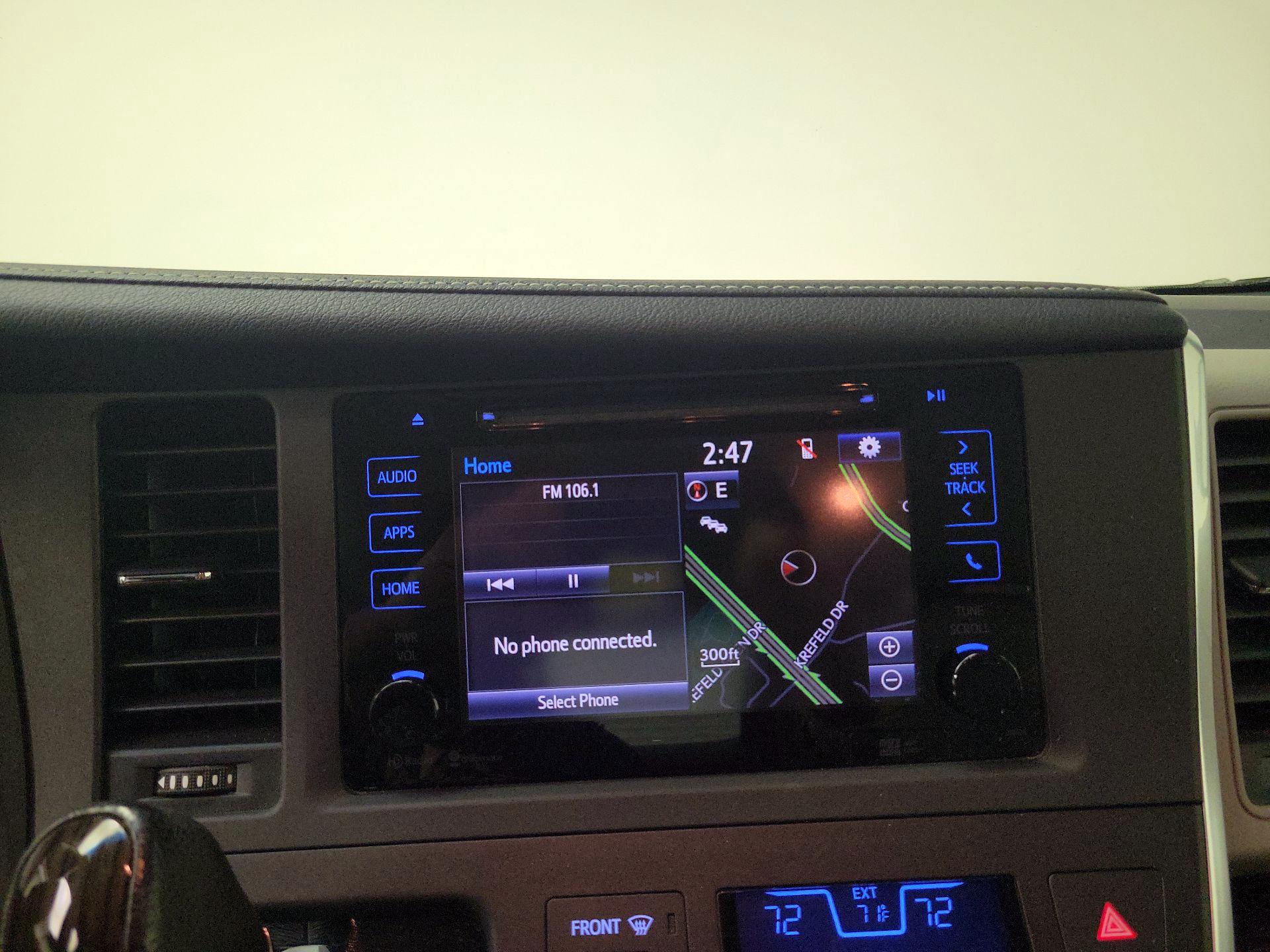 Thumbnail: 2015 Toyota Sienna - 16