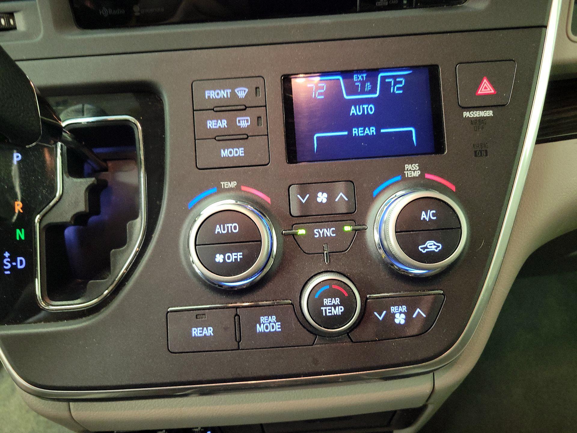 Thumbnail: 2015 Toyota Sienna - 17
