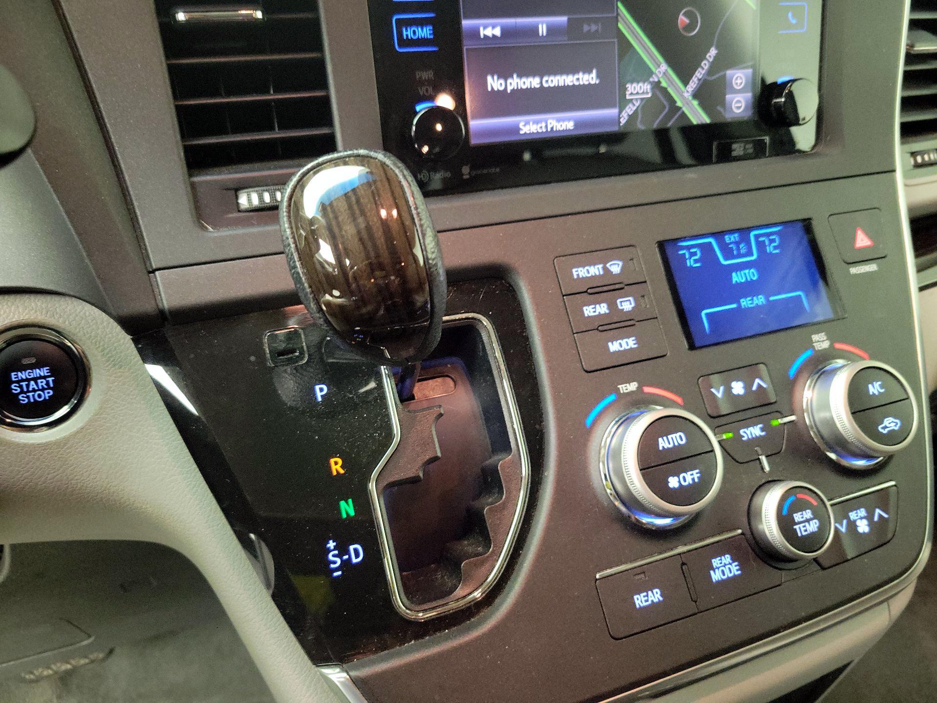 Thumbnail: 2015 Toyota Sienna - 18