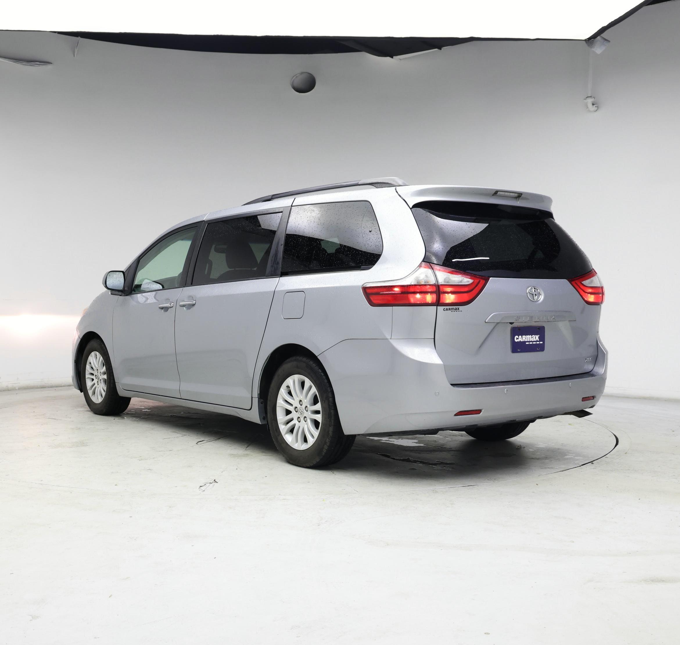 Thumbnail: 2015 Toyota Sienna - 2