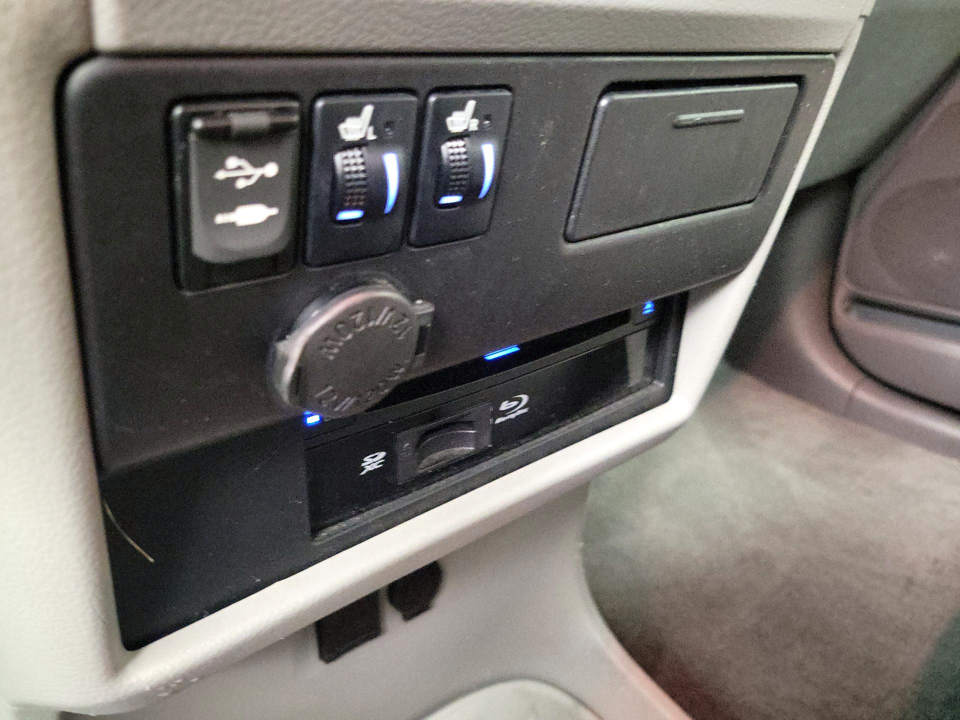 Thumbnail: 2015 Toyota Sienna - 19