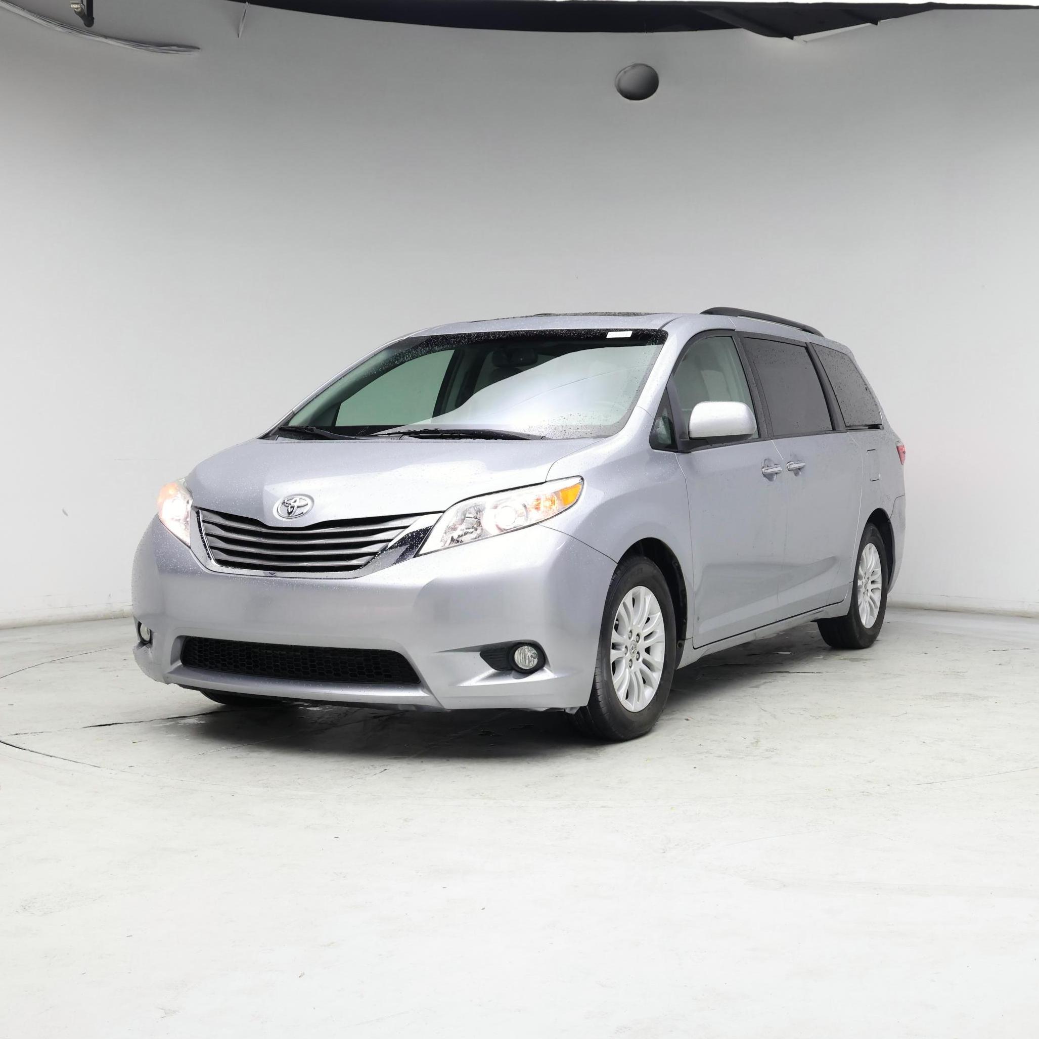 Thumbnail: 2015 Toyota Sienna - 4