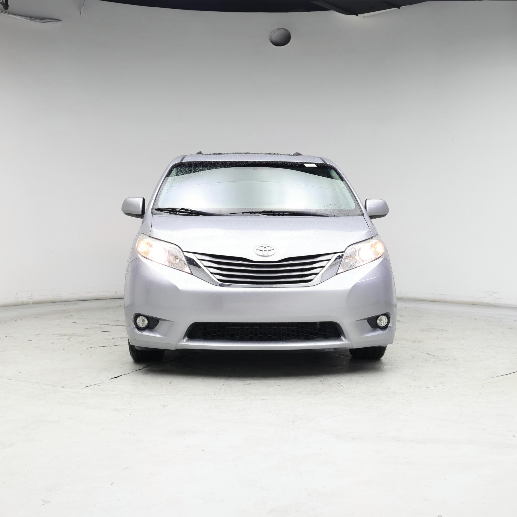 Thumbnail: 2015 Toyota Sienna - 5