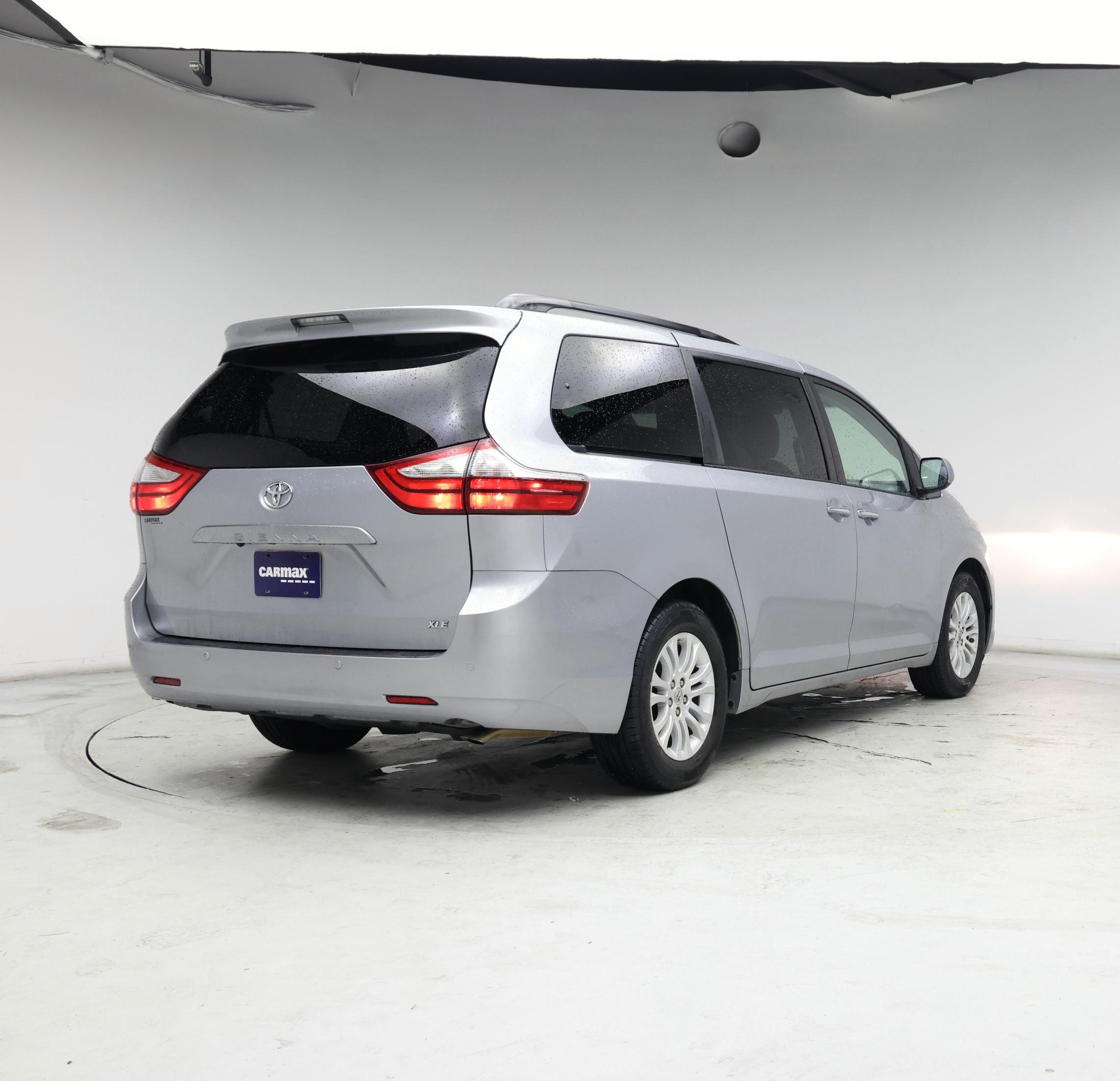 Thumbnail: 2015 Toyota Sienna - 8